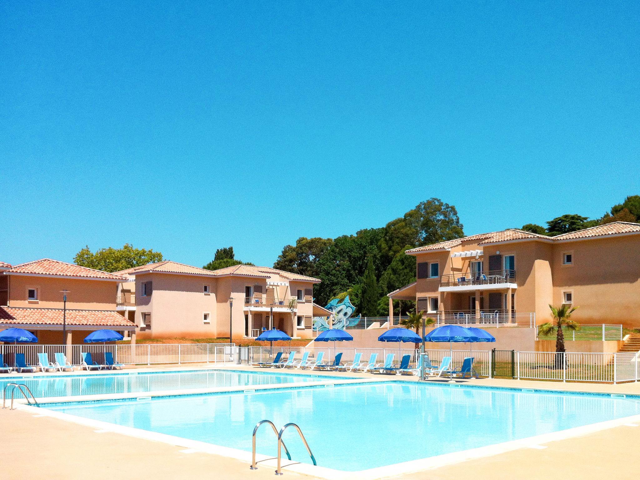 Foto 1 - Appartamento con 1 camera da letto a La Londe-les-Maures con piscina e vista mare