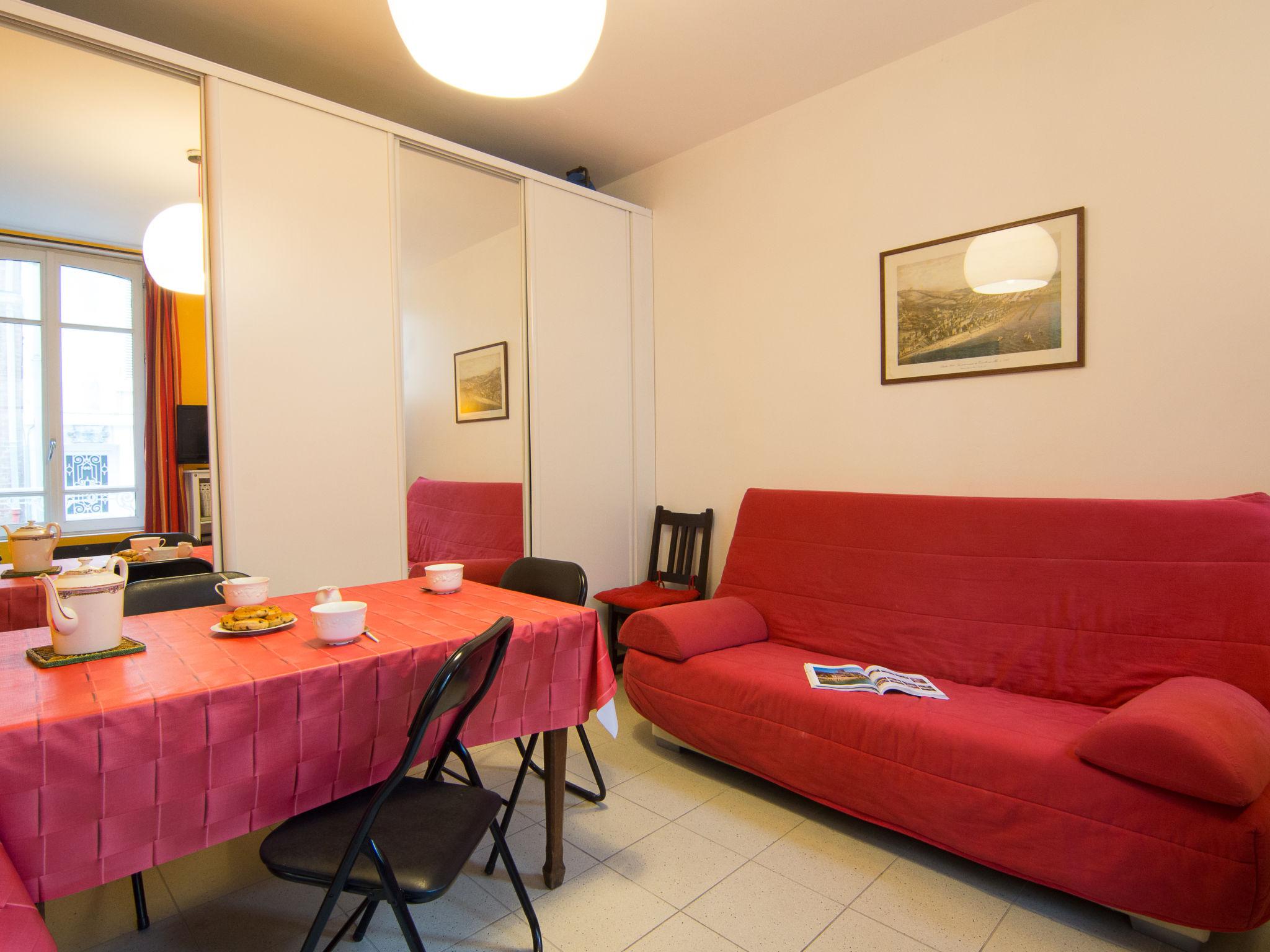 Foto 7 - Apartment mit 1 Schlafzimmer in Trouville-sur-Mer mit blick aufs meer