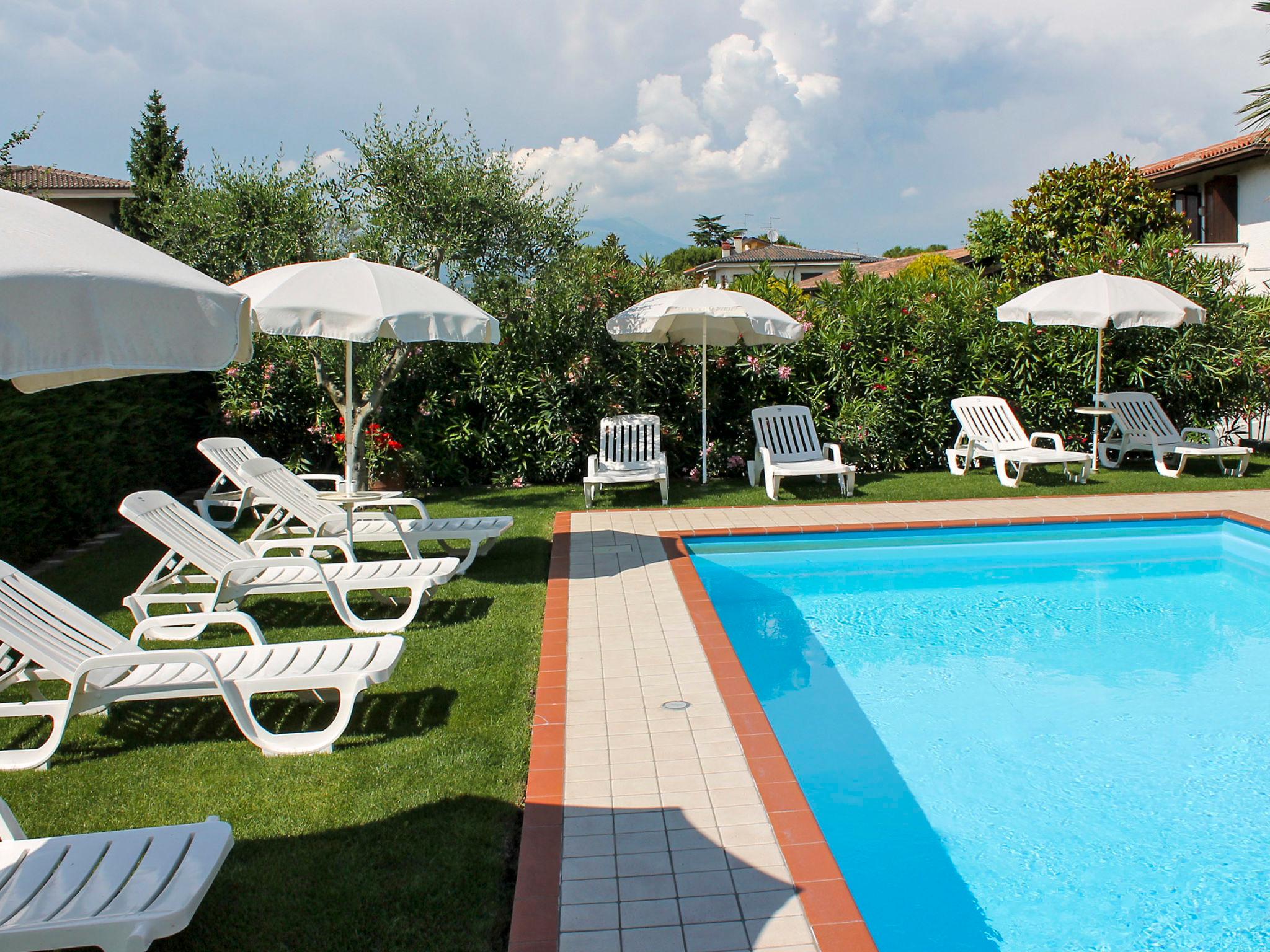 Foto 2 - Appartamento con 2 camere da letto a Lazise con piscina e vista sulle montagne