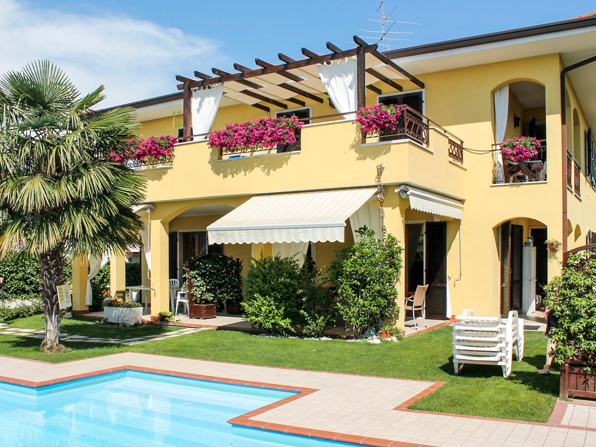 Photo 1 - Appartement de 2 chambres à Lazise avec piscine et vues sur la montagne