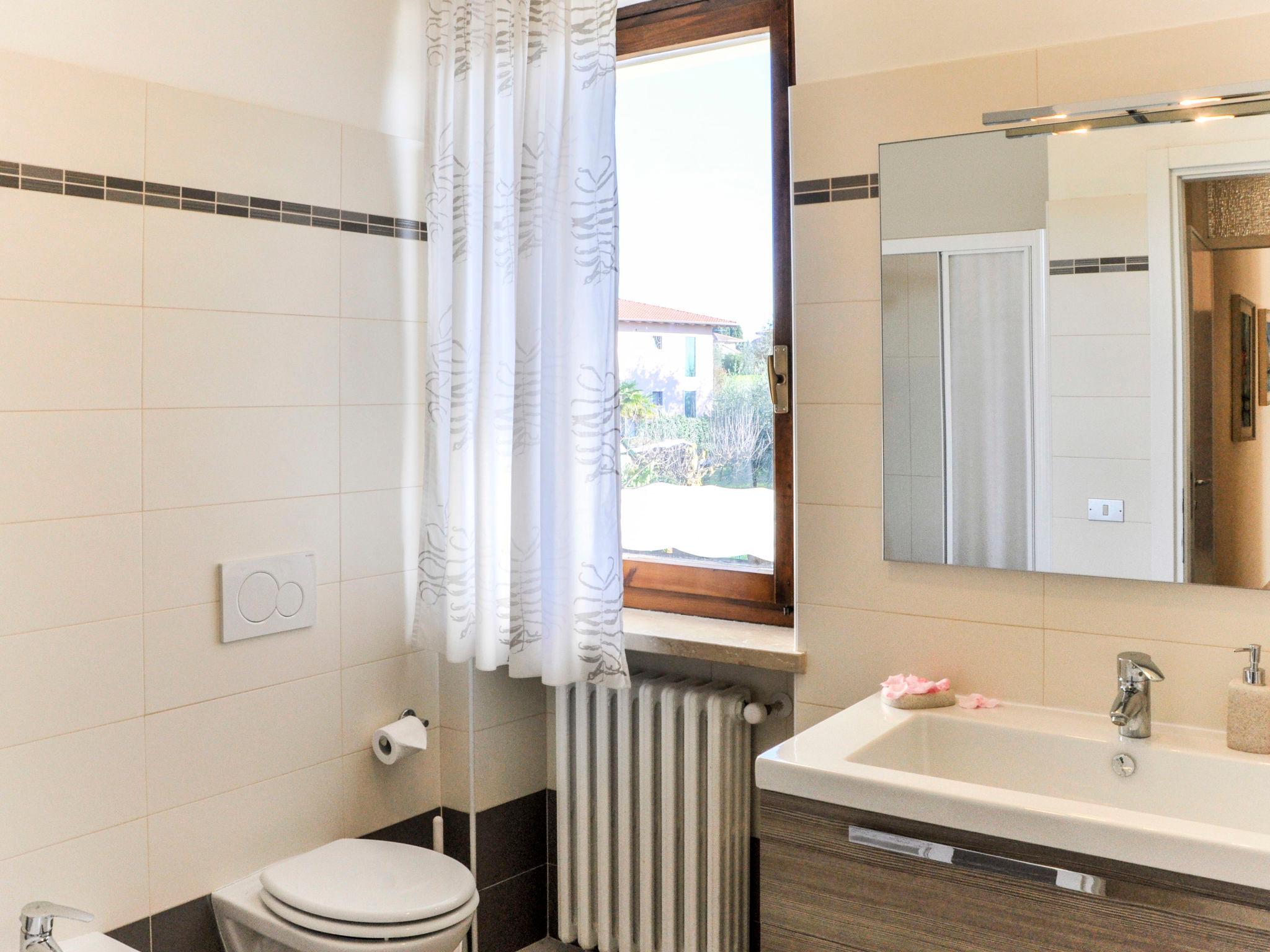 Photo 10 - 2 bedroom Apartment in Lazise with swimming pool and garden