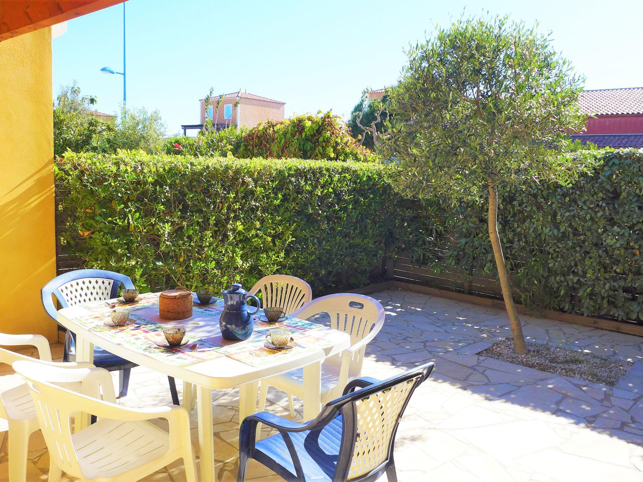 Photo 2 - Maison de 2 chambres à Narbonne avec jardin et vues à la mer