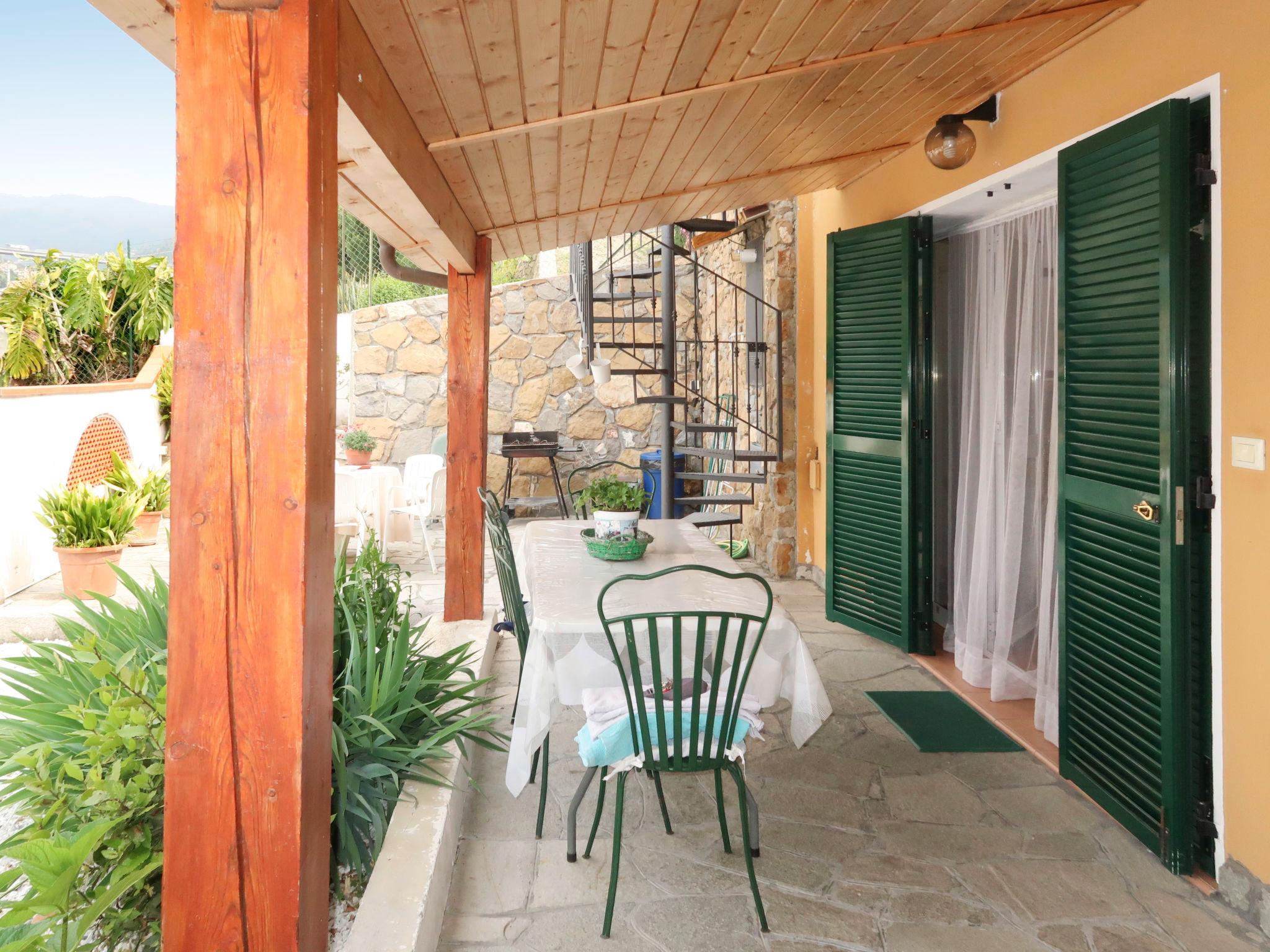 Foto 9 - Casa con 4 camere da letto a Sanremo con giardino e vista mare