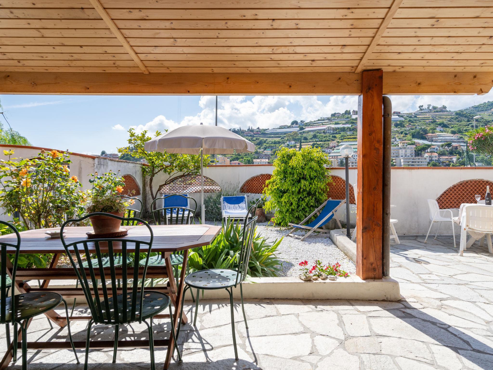 Foto 1 - Casa con 4 camere da letto a Sanremo con giardino e vista mare