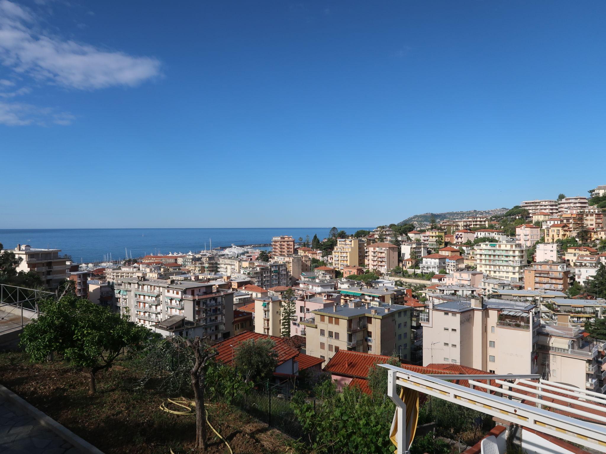 Foto 10 - Casa de 4 habitaciones en Sanremo con jardín y vistas al mar