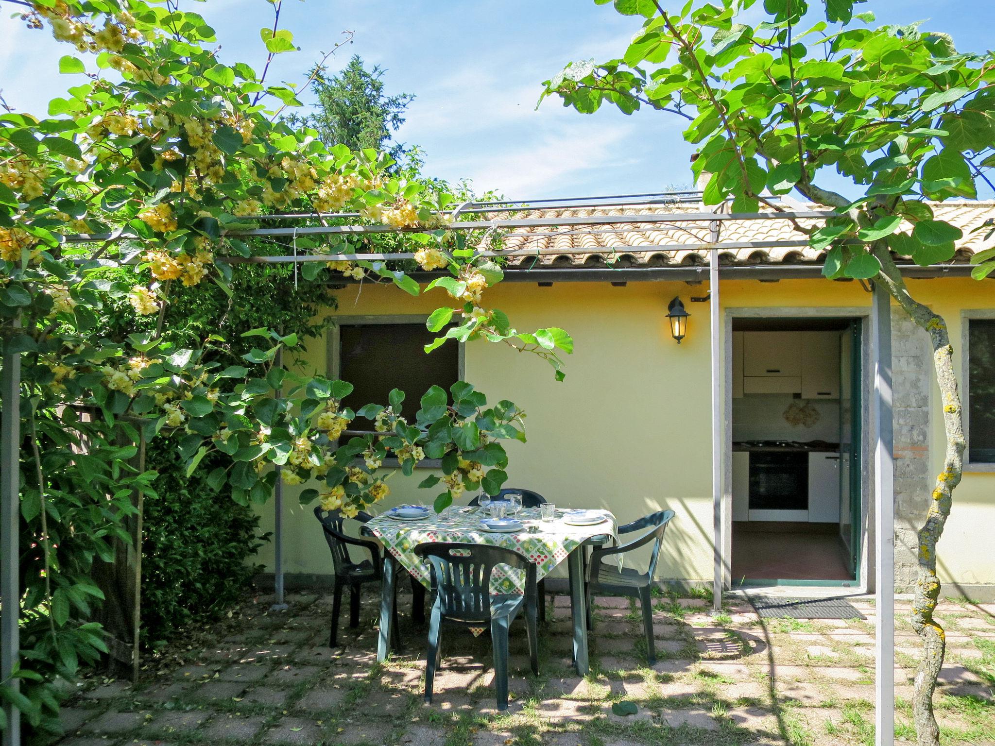 Foto 4 - Casa de 2 quartos em Montefiascone com jardim e terraço