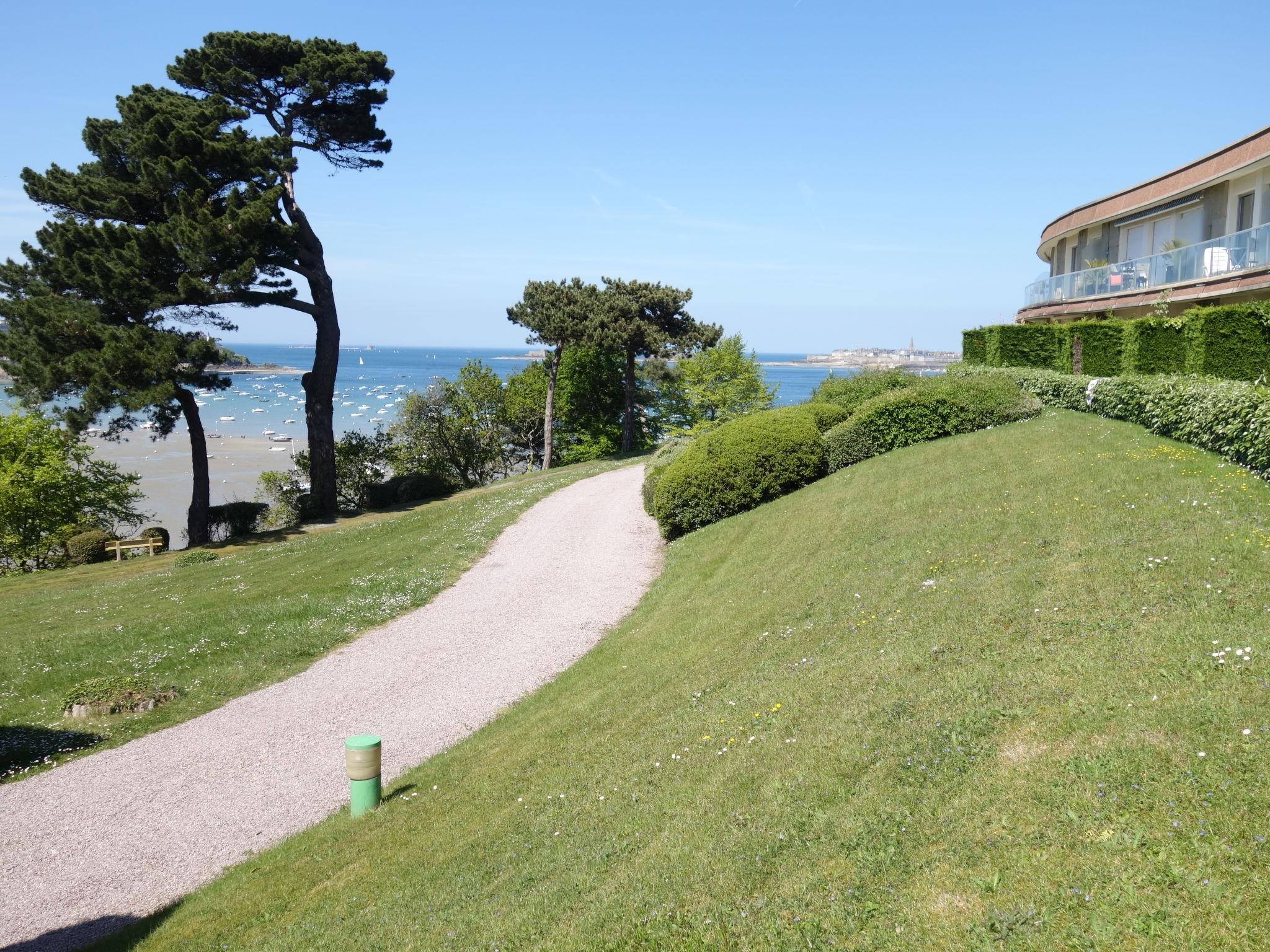 Foto 16 - Appartamento con 1 camera da letto a Dinard con giardino e vista mare