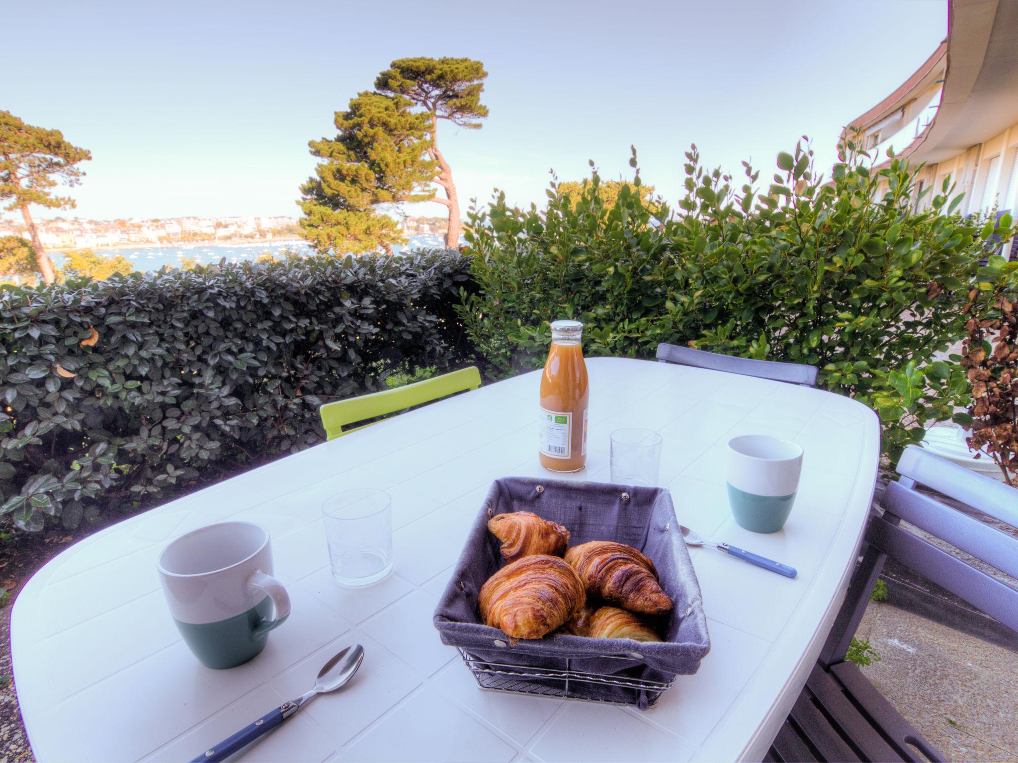 Photo 13 - Appartement de 1 chambre à Dinard avec jardin et vues à la mer