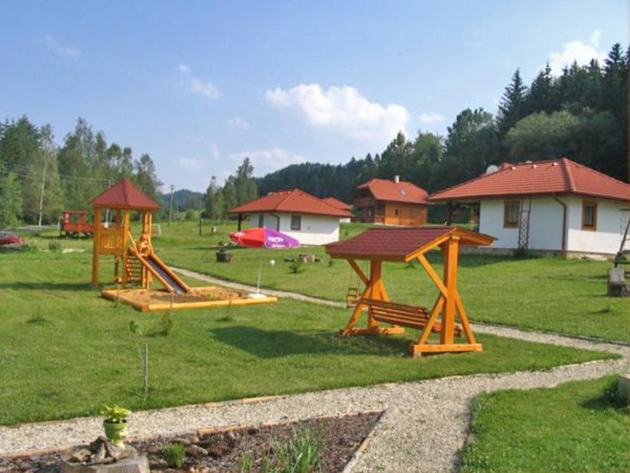 Foto 14 - Casa en Borušov con piscina y jardín