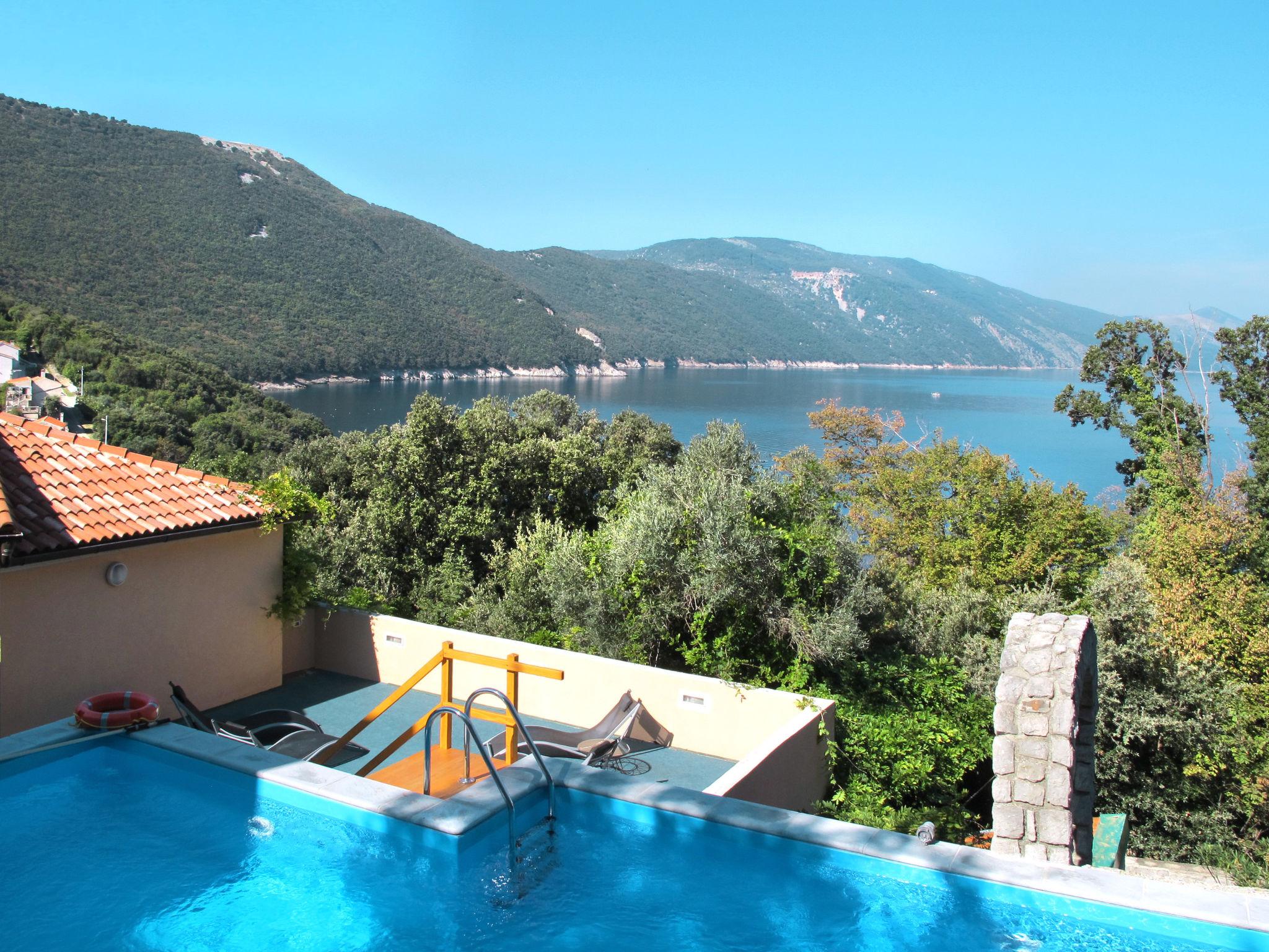 Foto 1 - Casa de 3 habitaciones en Cres con piscina privada y vistas al mar