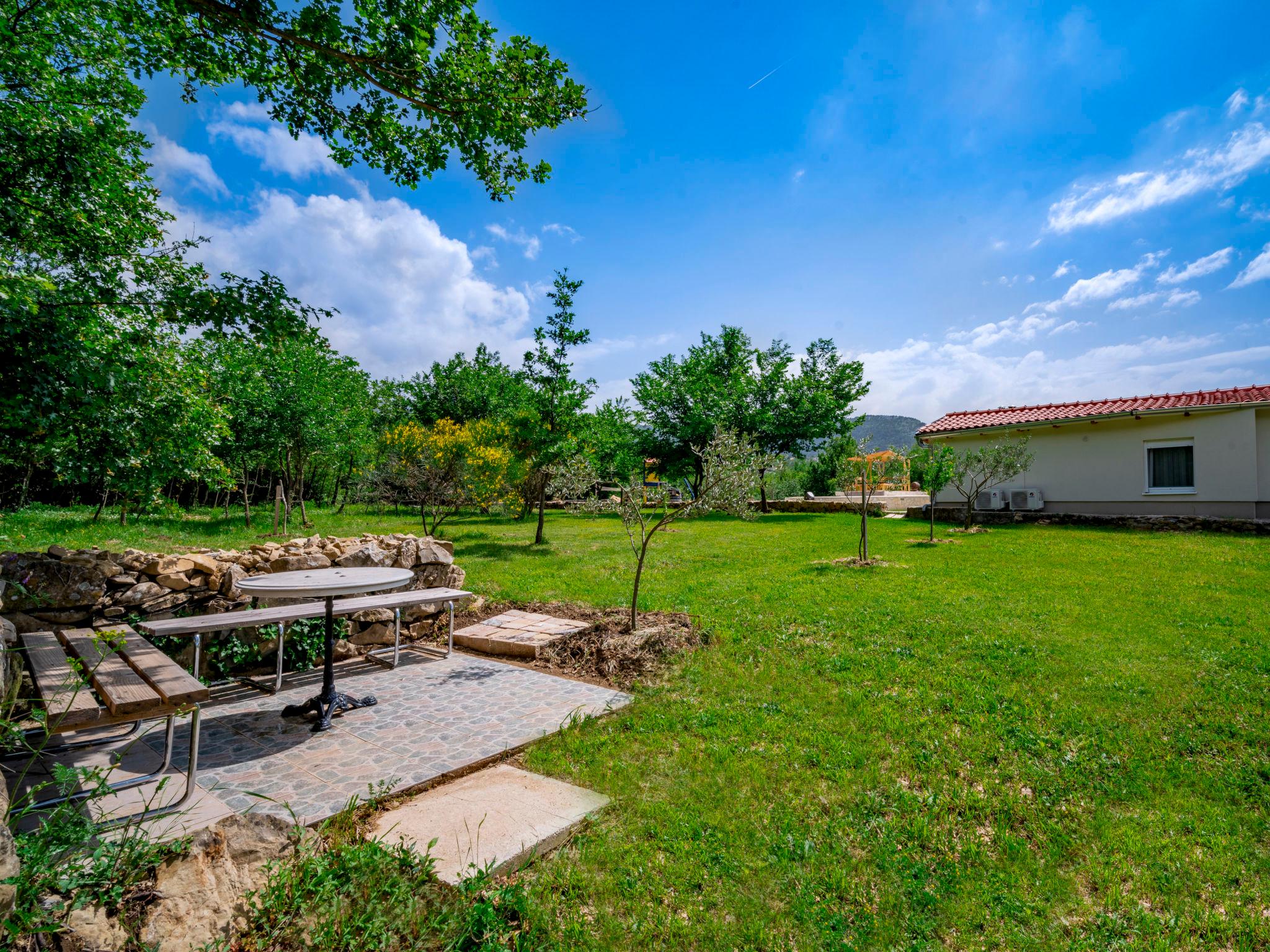 Photo 21 - Maison de 3 chambres à Brela avec piscine privée et jardin