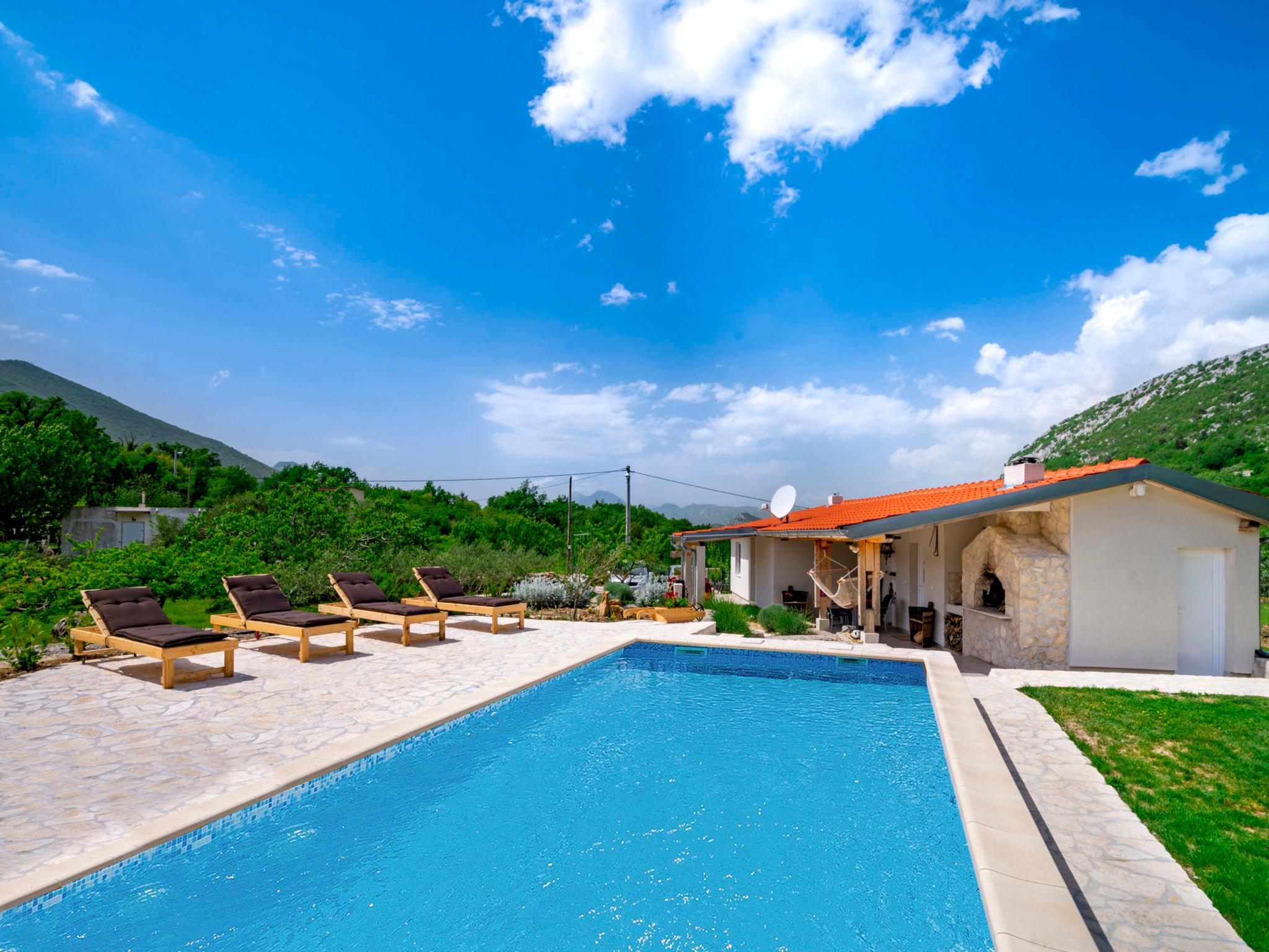 Photo 1 - 3 bedroom House in Brela with private pool and sea view
