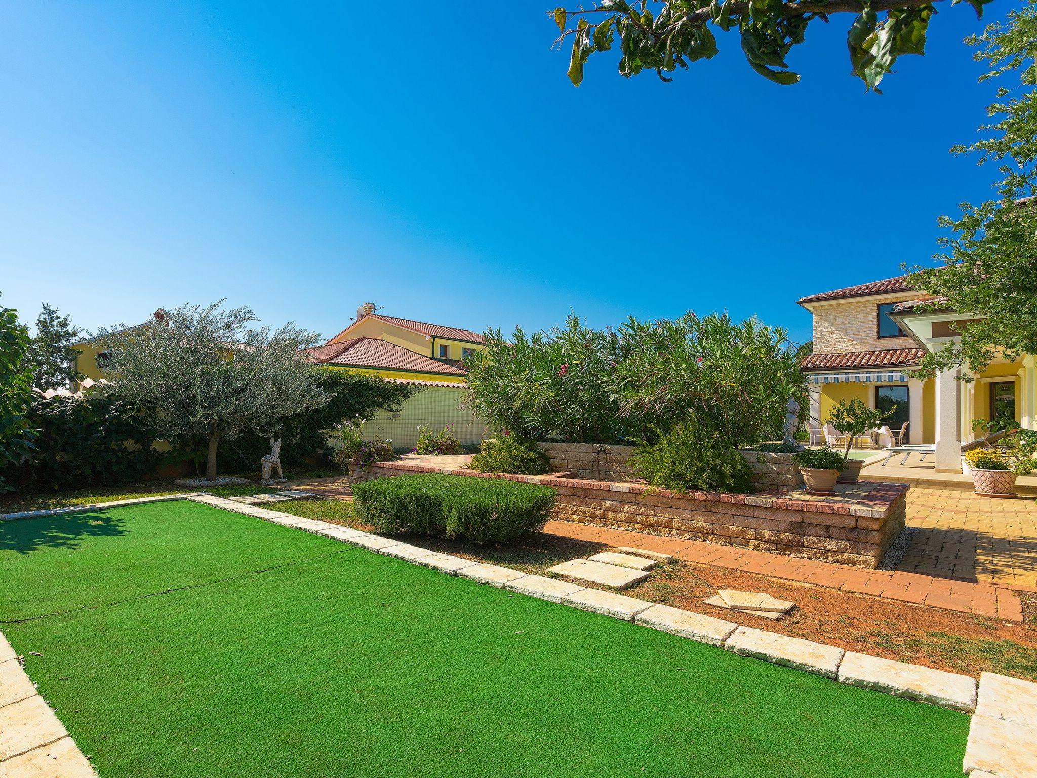 Foto 47 - Casa de 4 quartos em Vodnjan com piscina privada e jardim