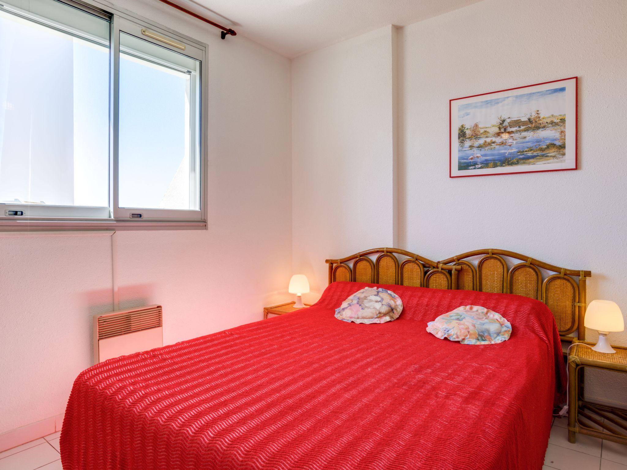 Foto 3 - Appartamento con 1 camera da letto a Le Grau-du-Roi con piscina e vista mare