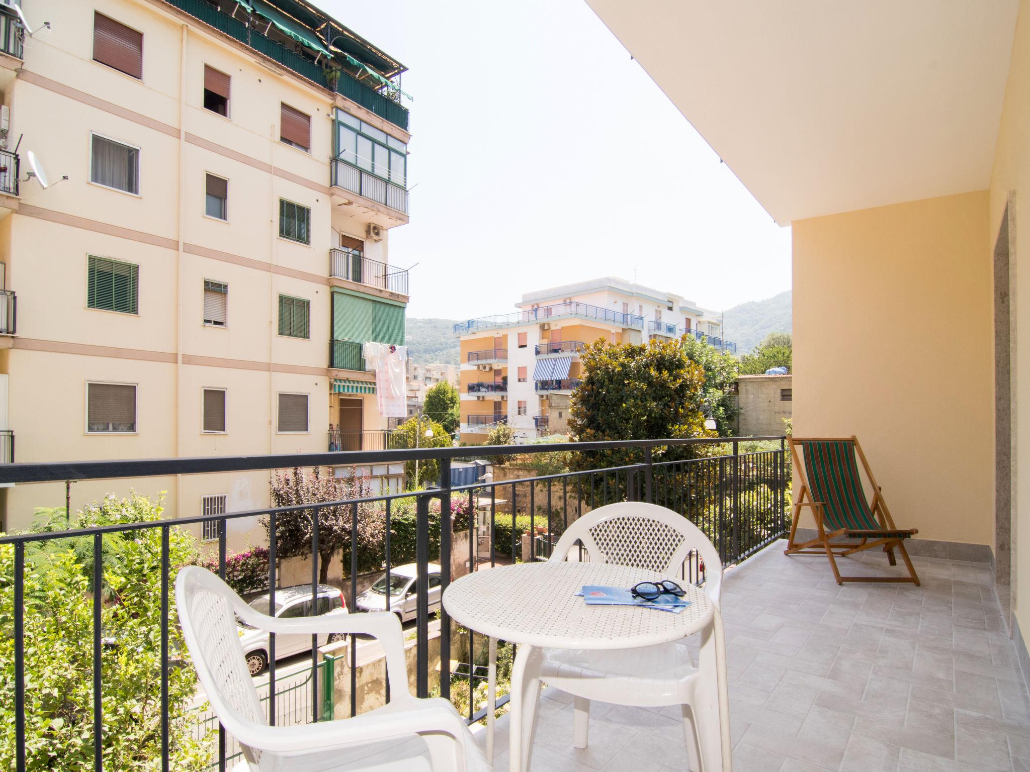 Foto 3 - Apartamento de 3 quartos em Sorrento com vistas do mar