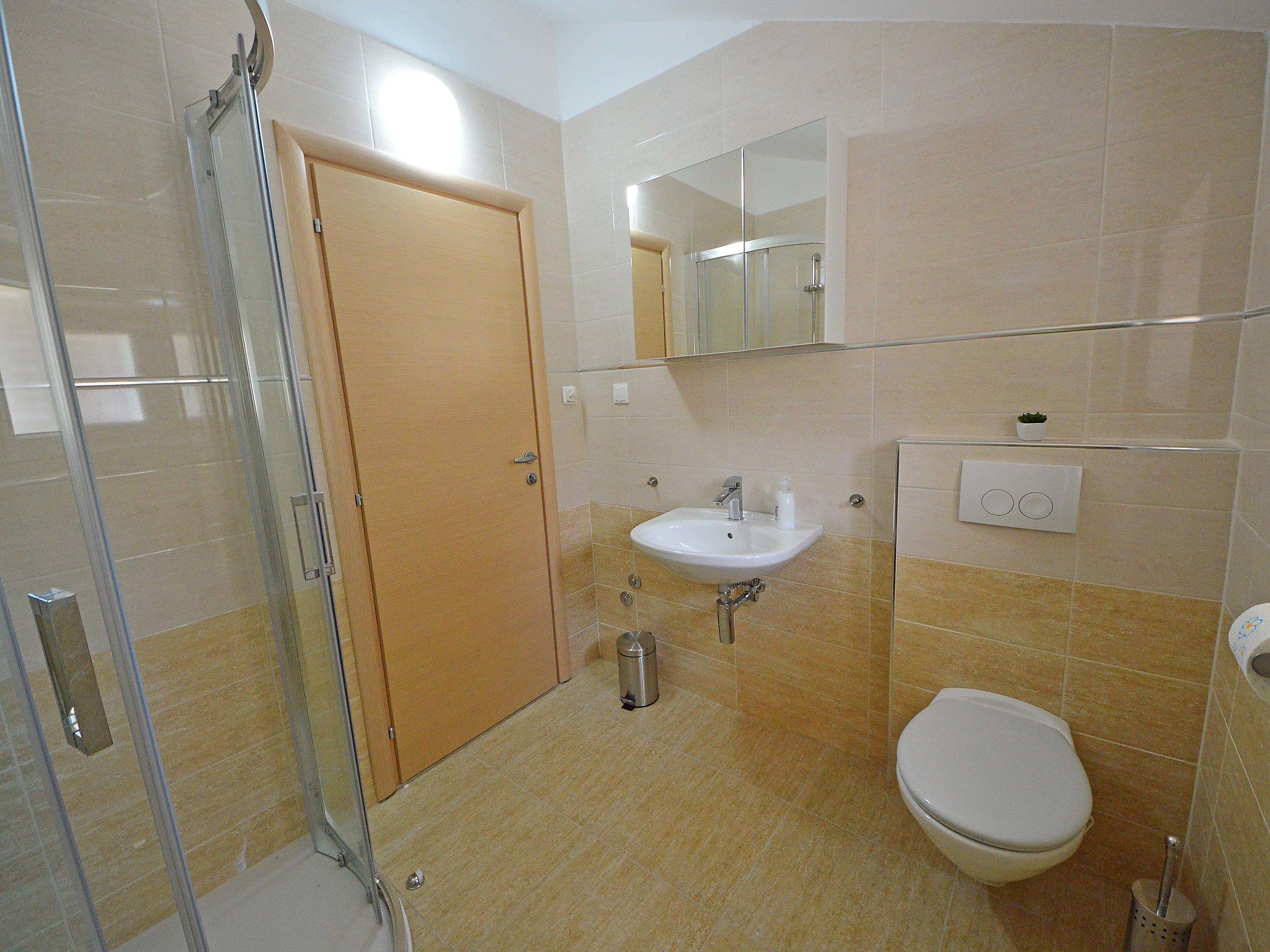 Photo 13 - 2 bedroom Apartment in Dobrinj with sea view