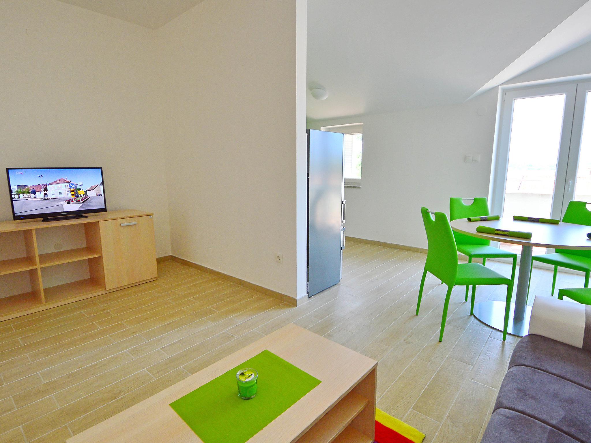 Foto 10 - Apartamento de 2 quartos em Dobrinj com vistas do mar