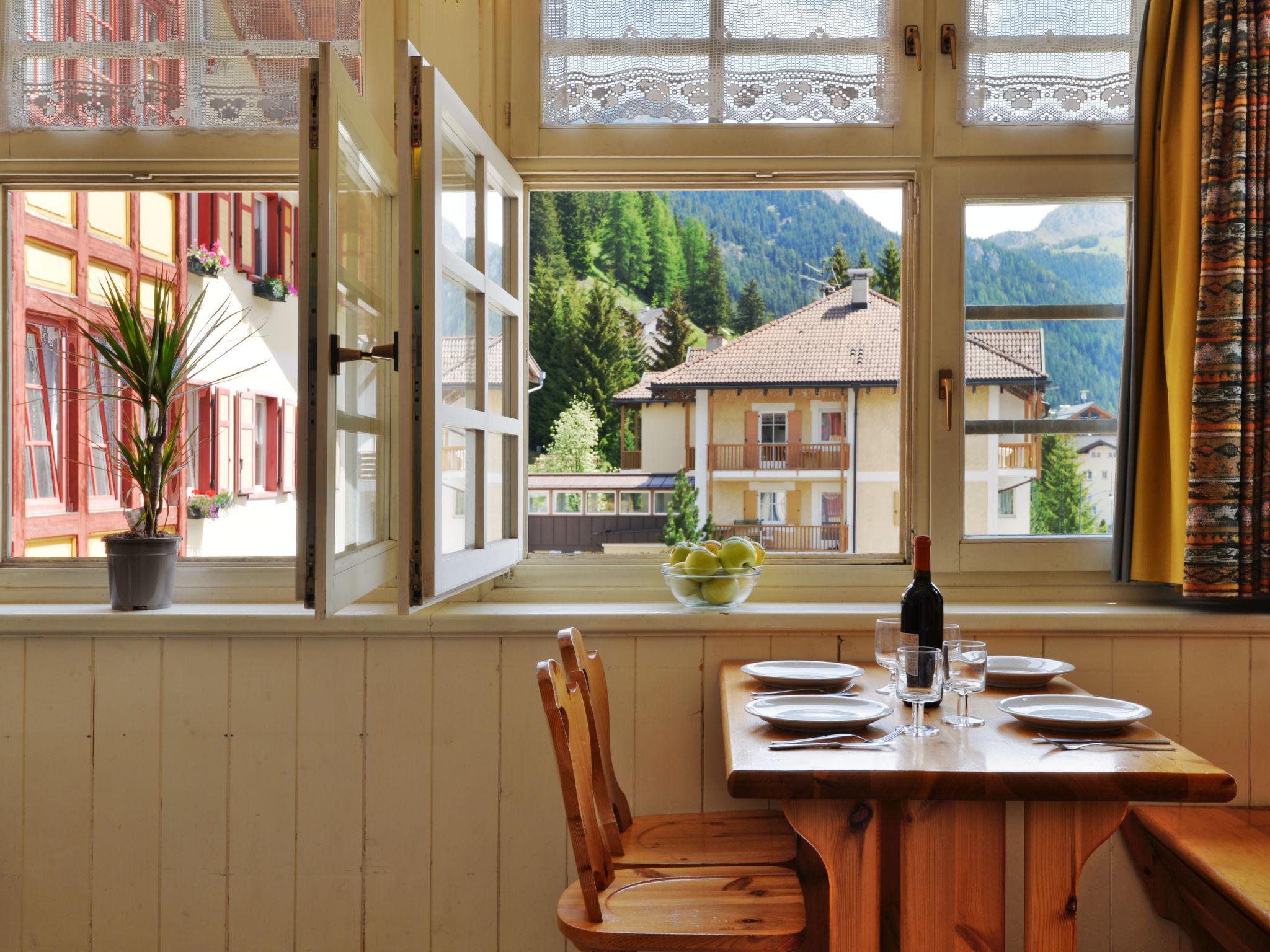 Foto 5 - Apartment mit 1 Schlafzimmer in Campitello di Fassa mit blick auf die berge