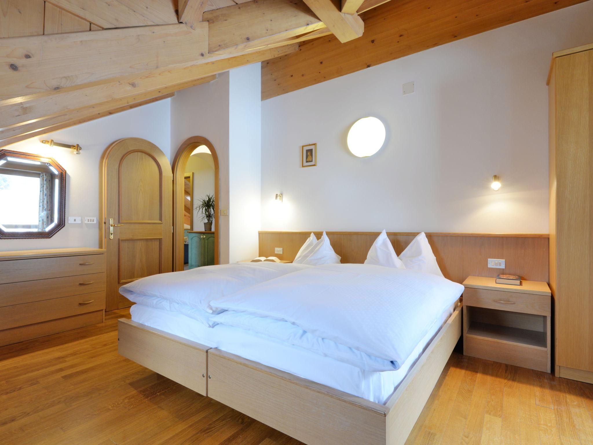 Foto 10 - Appartamento con 2 camere da letto a Mazzin con vista sulle montagne