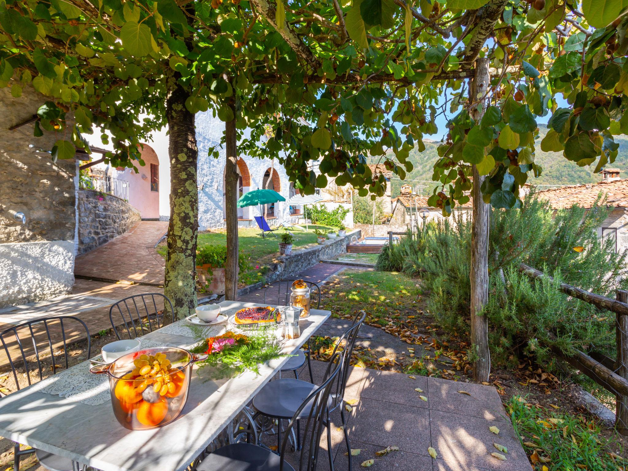 Photo 34 - Maison de 4 chambres à Bagni di Lucca avec piscine privée et jardin