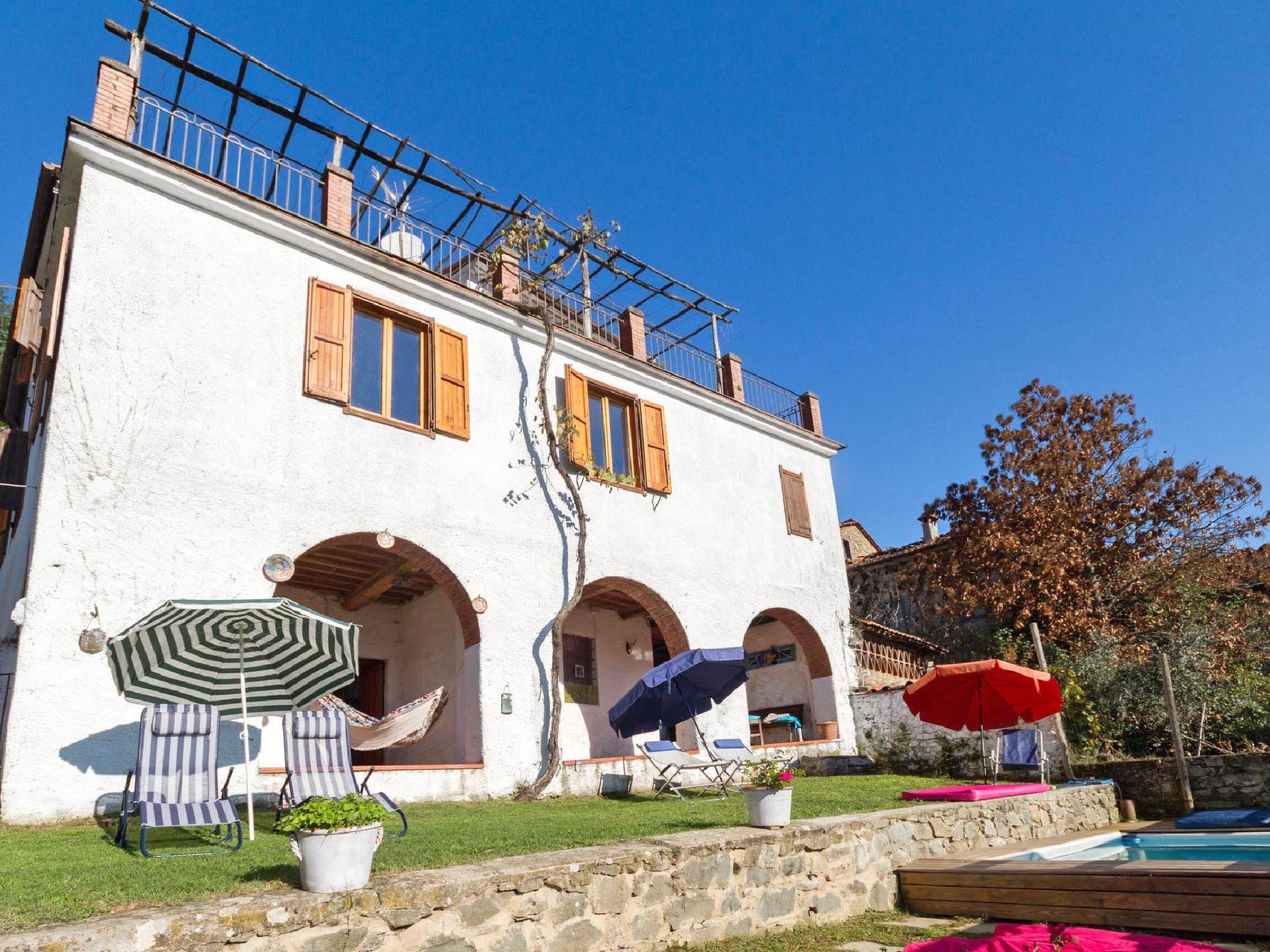 Foto 1 - Casa de 4 habitaciones en Bagni di Lucca con piscina privada y jardín