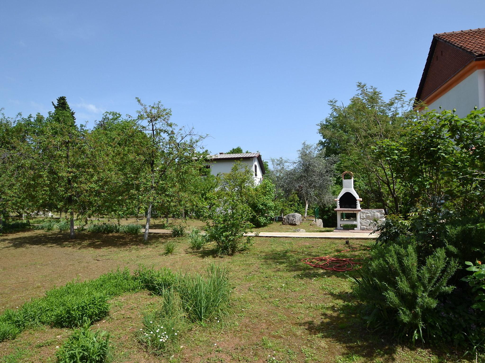 Foto 12 - Casa de 1 quarto em Opatija com jardim e terraço