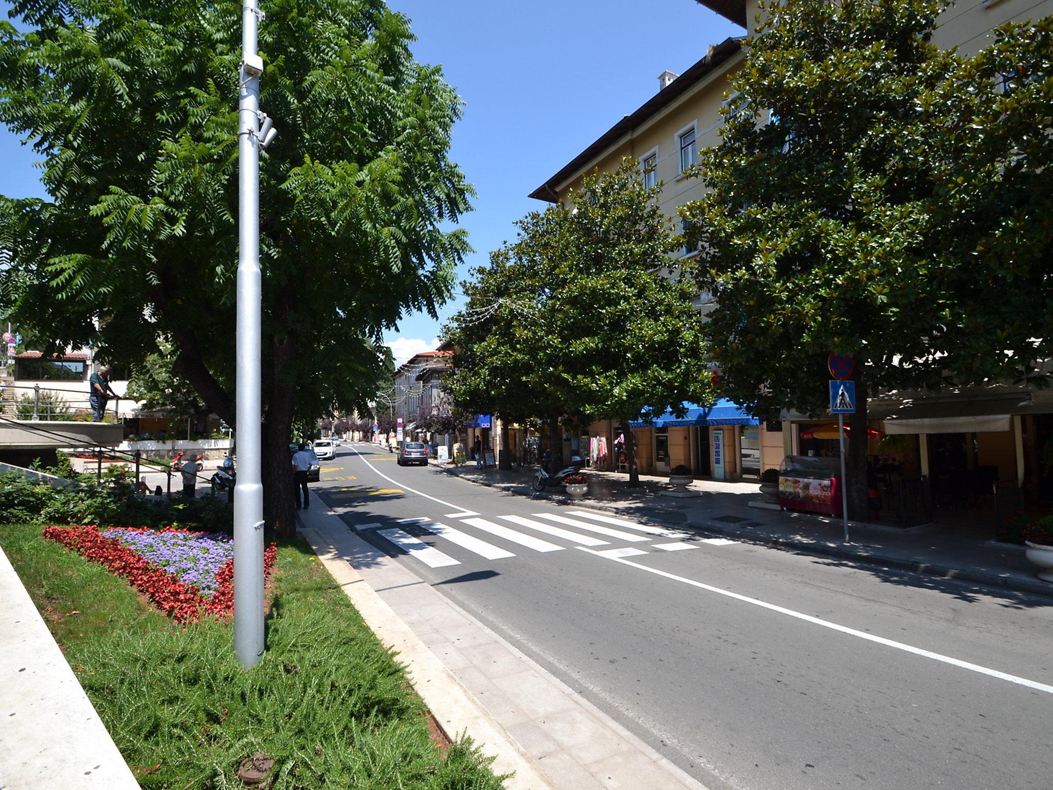 Foto 23 - Appartamento con 1 camera da letto a Opatija con giardino e terrazza