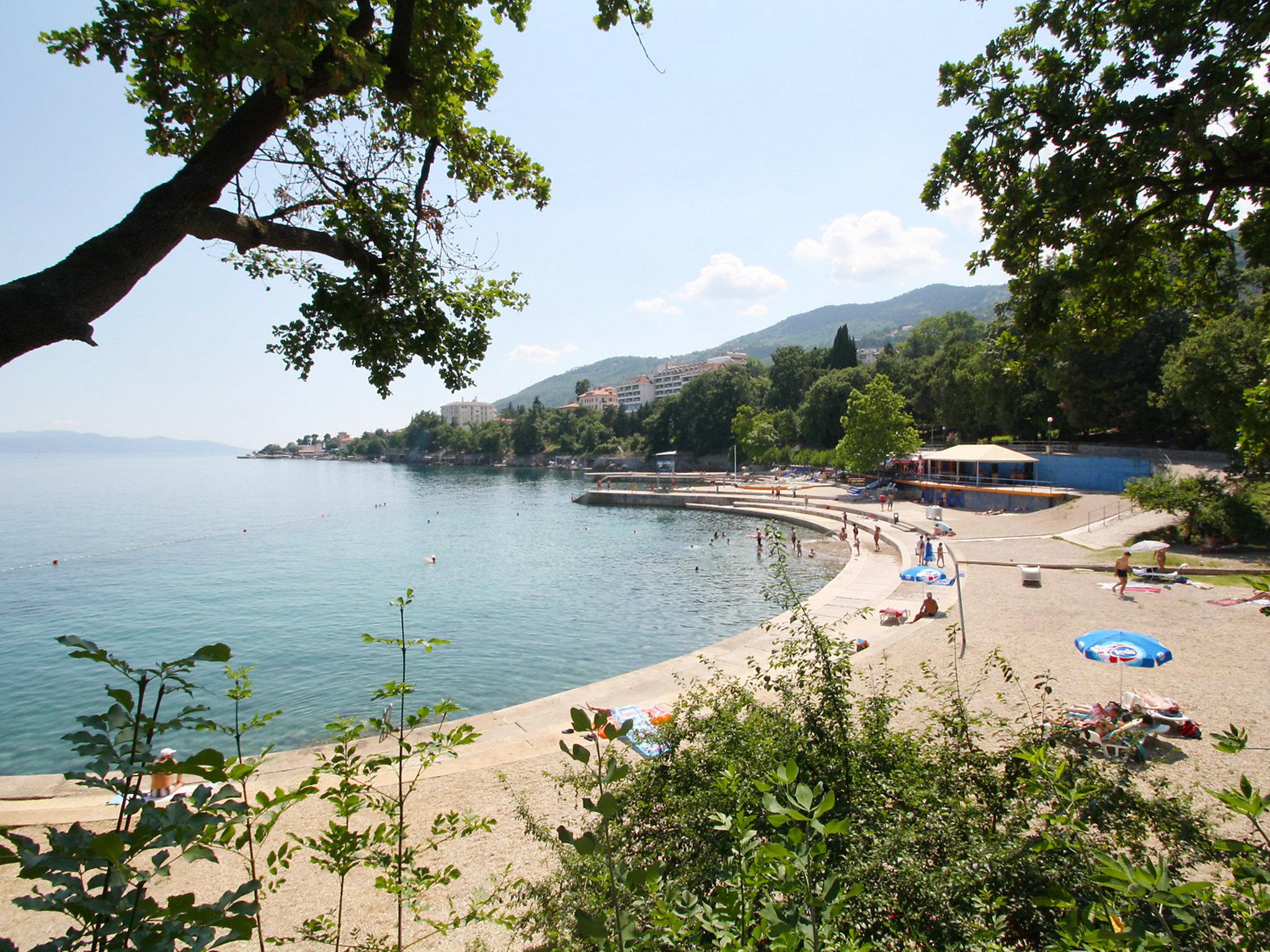 Photo 21 - Appartement de 1 chambre à Opatija avec jardin et vues à la mer