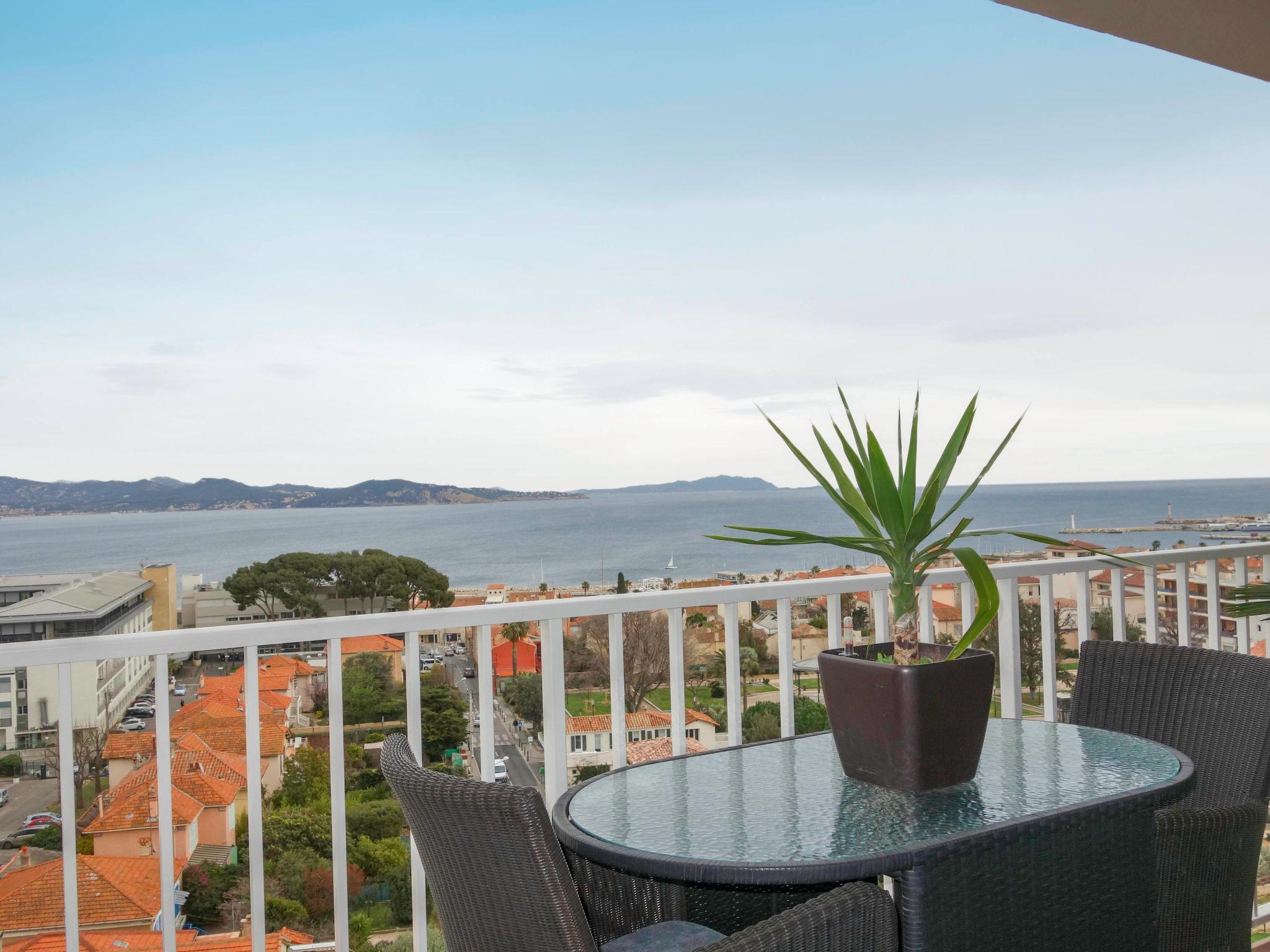 Foto 1 - Apartamento de 2 quartos em La Ciotat com terraço e vistas do mar