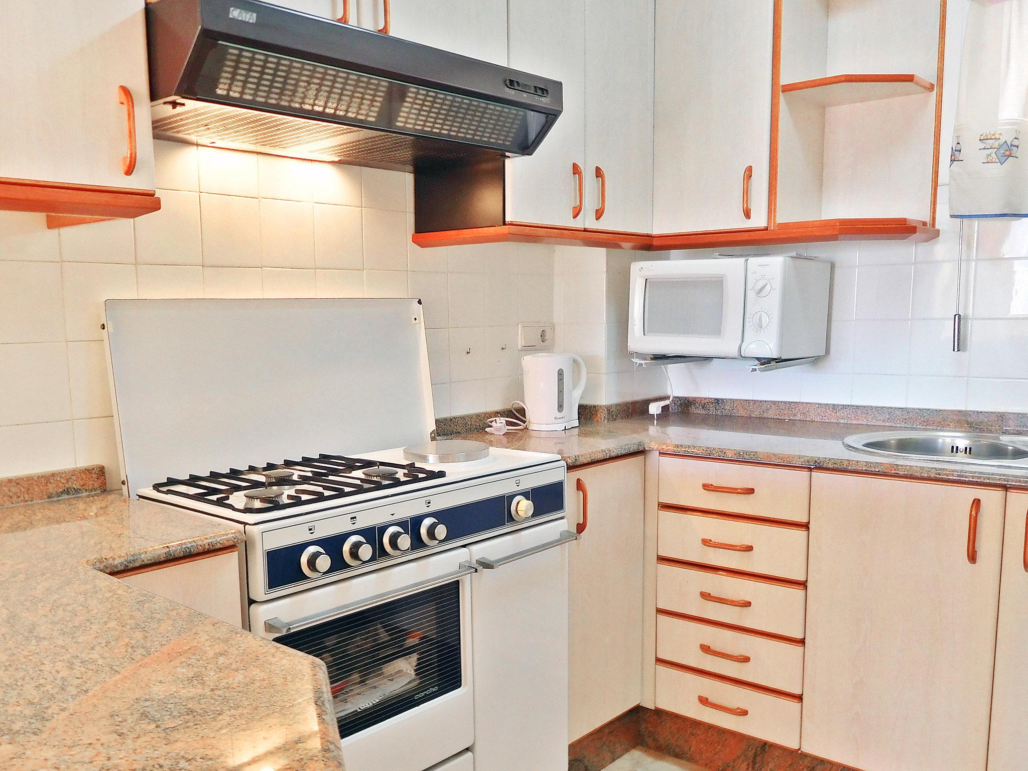 Photo 9 - 2 bedroom Apartment in Benidorm with swimming pool and terrace