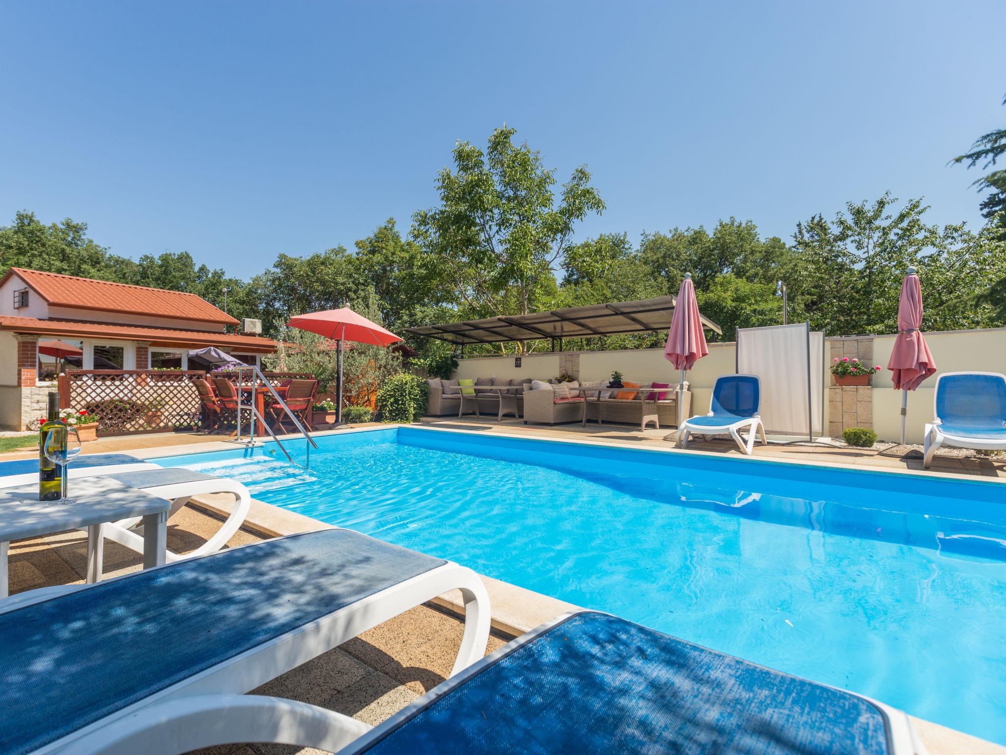 Photo 32 - 2 bedroom Apartment in Poreč with swimming pool and garden