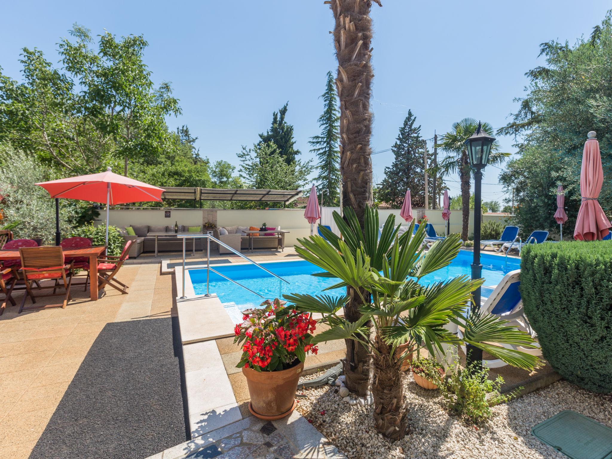 Photo 23 - Appartement de 2 chambres à Poreč avec piscine et jardin