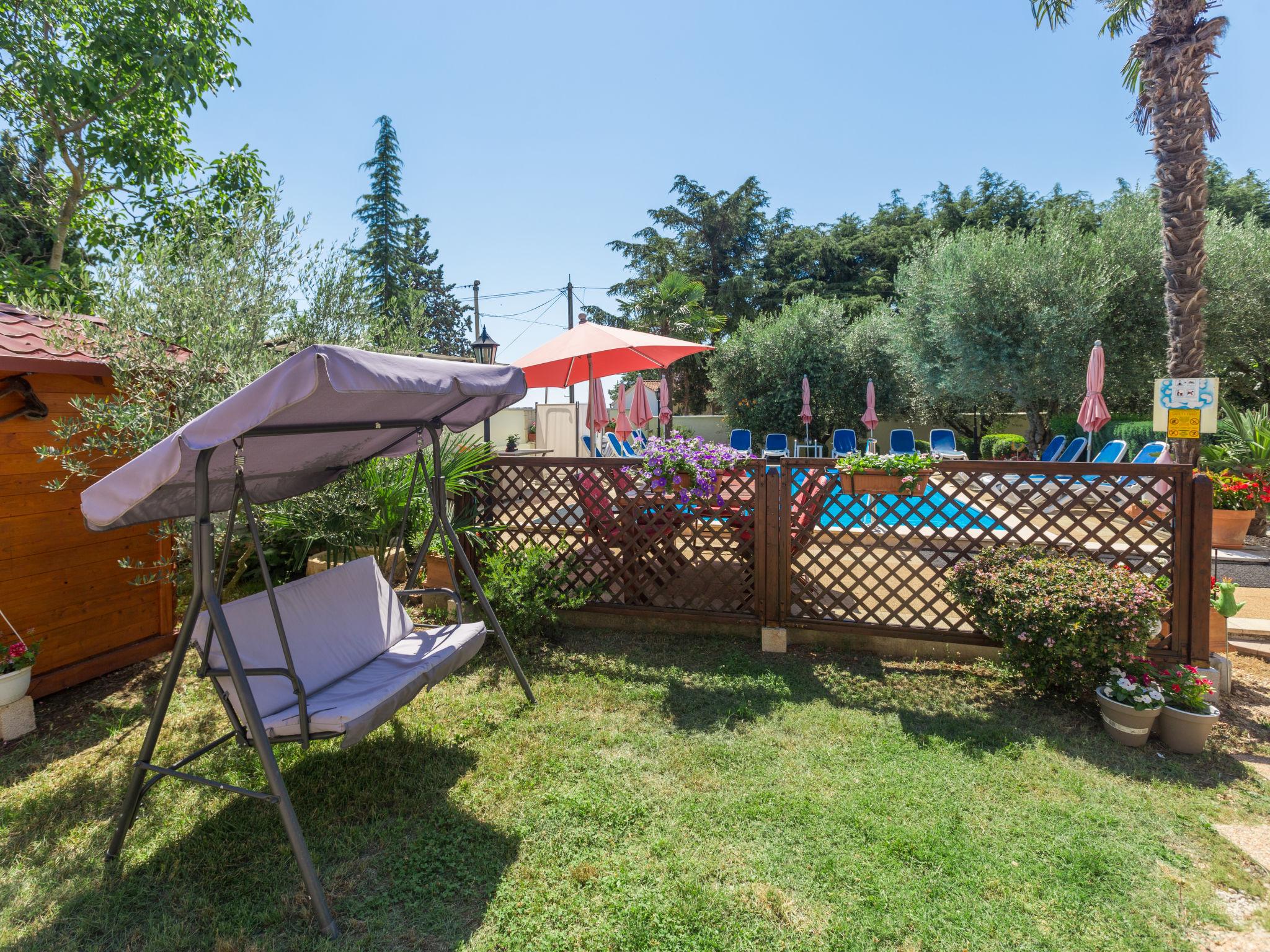 Photo 28 - 2 bedroom Apartment in Poreč with swimming pool and garden