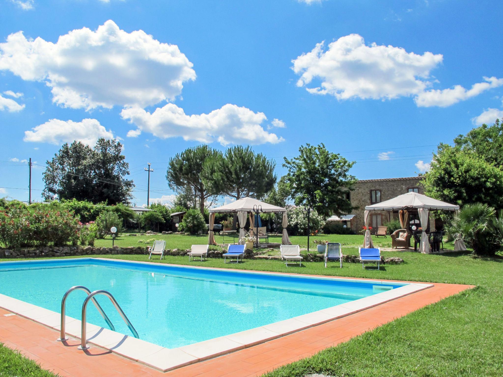 Foto 1 - Apartamento de 1 habitación en Massa Marittima con piscina y jardín