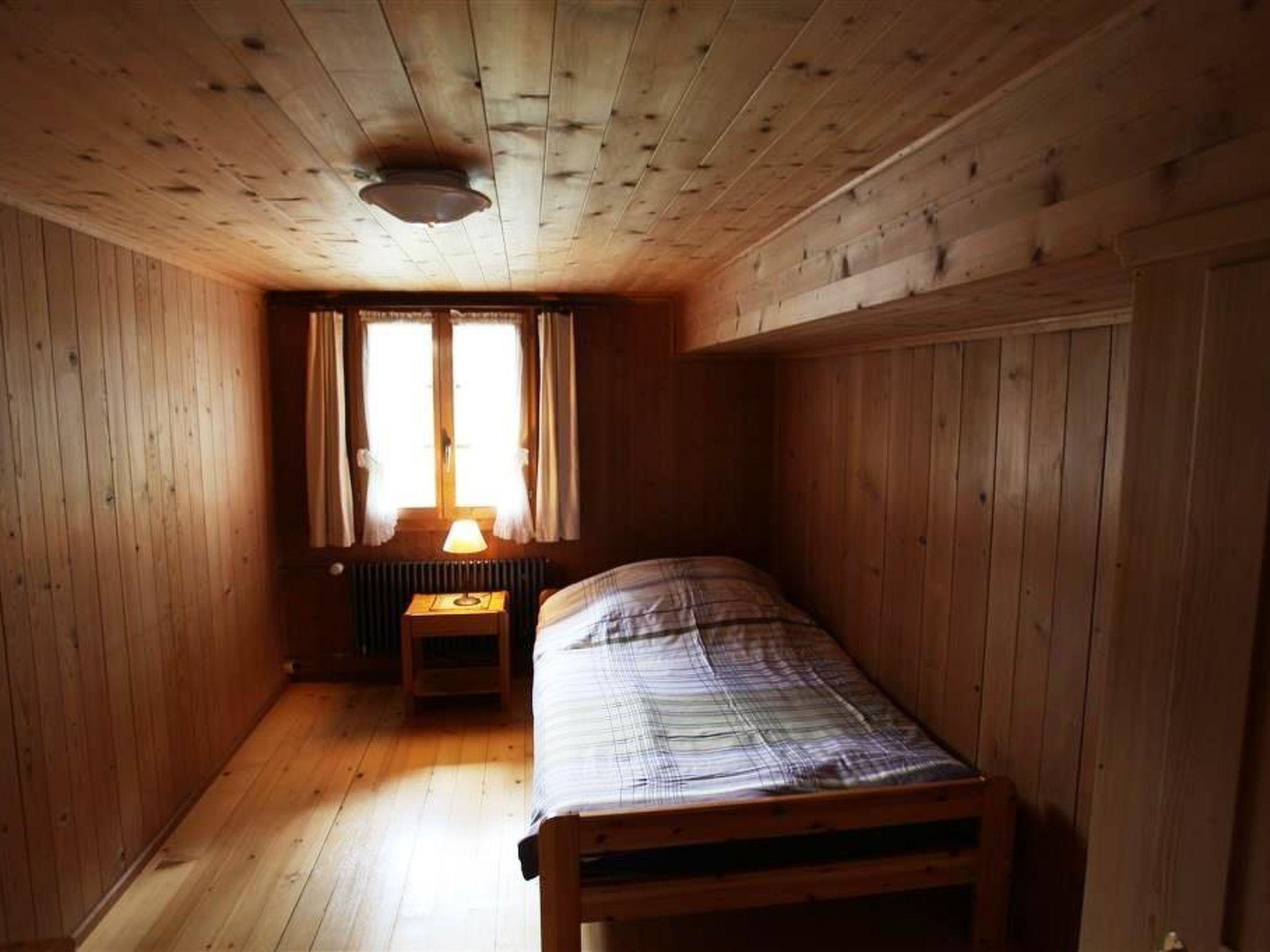 Foto 14 - Appartamento con 4 camere da letto a Saanen