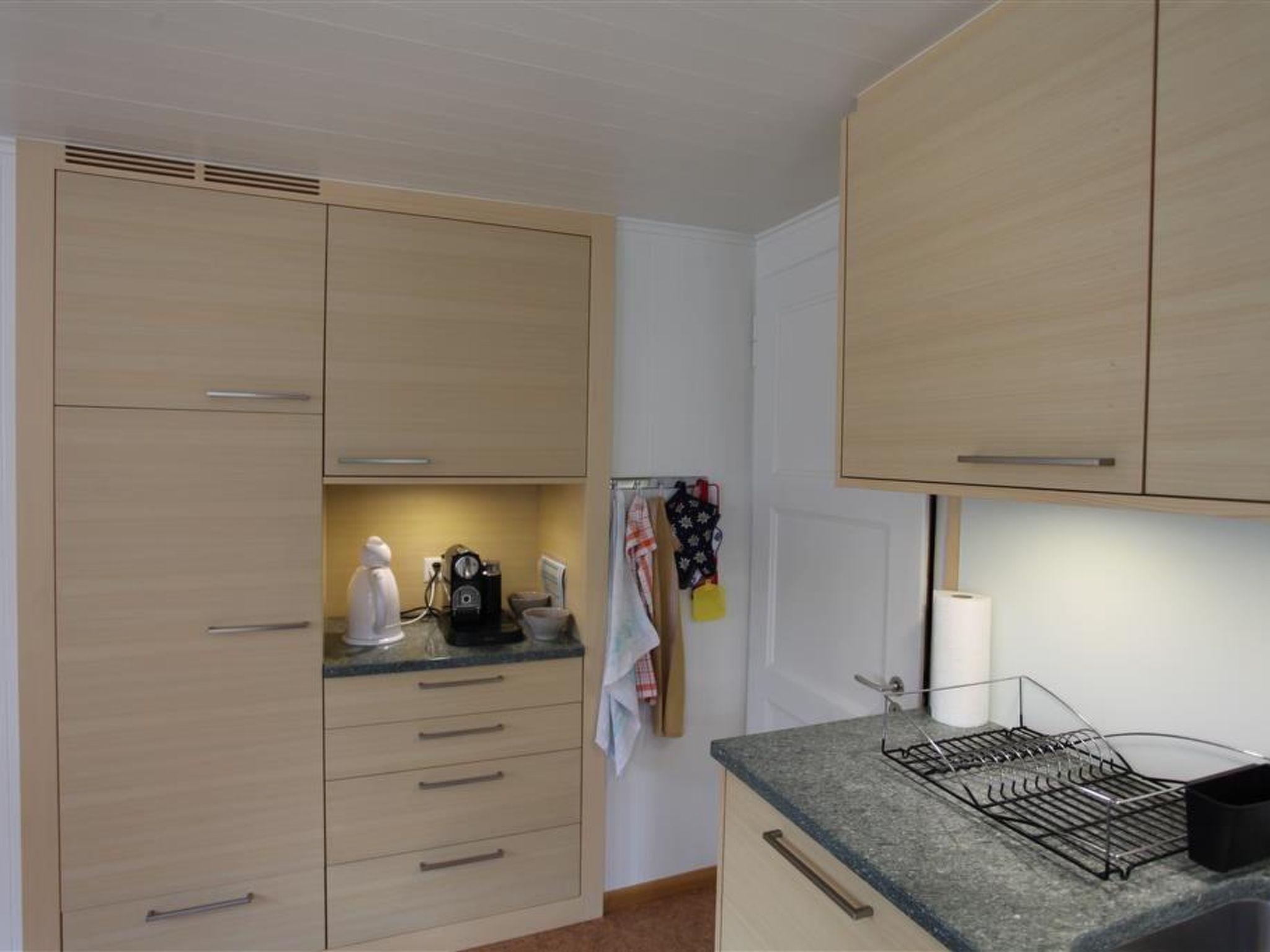 Foto 9 - Appartamento con 4 camere da letto a Saanen