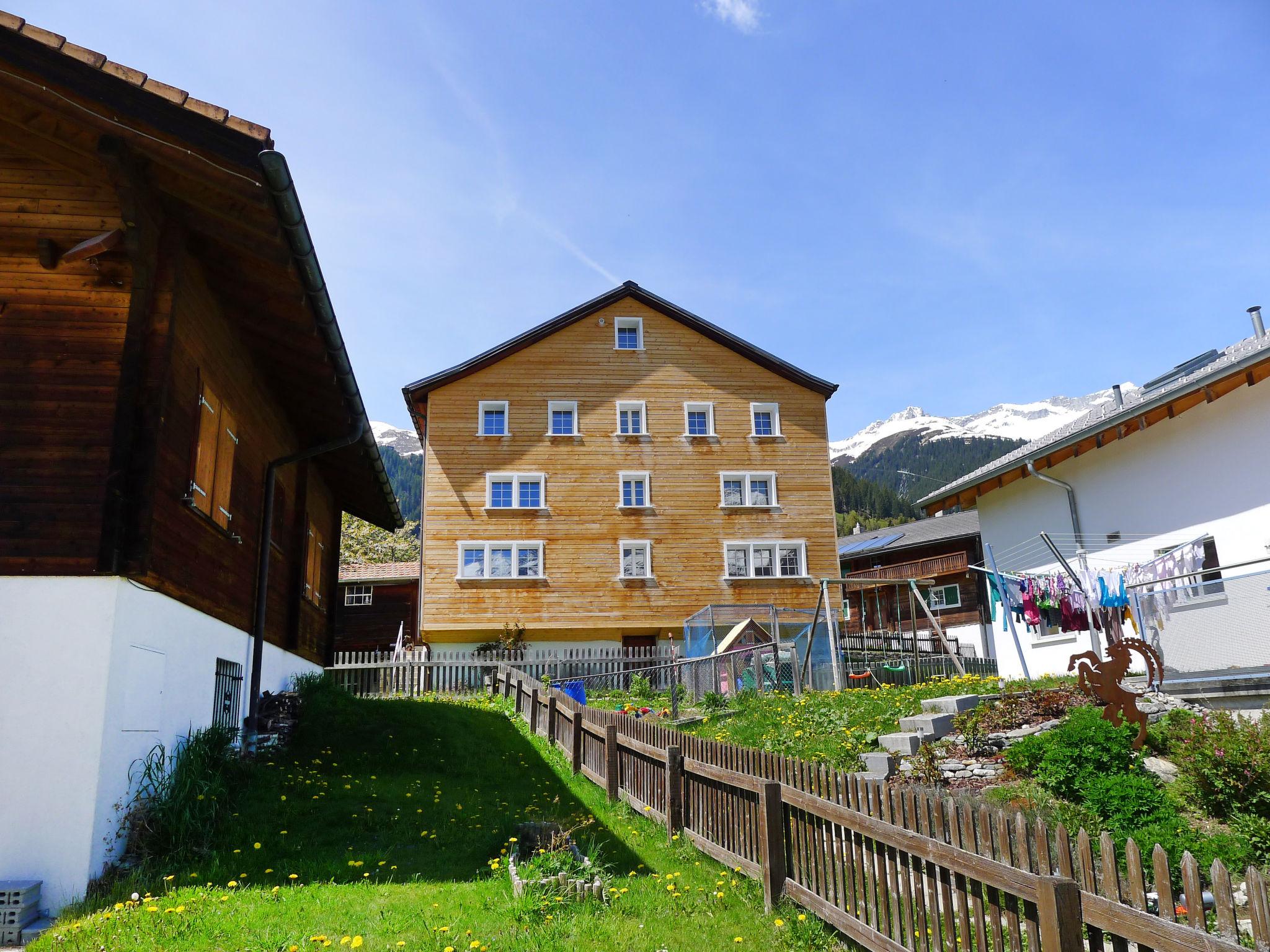 Foto 1 - Apartment mit 4 Schlafzimmern in Disentis/Mustér mit terrasse und blick auf die berge