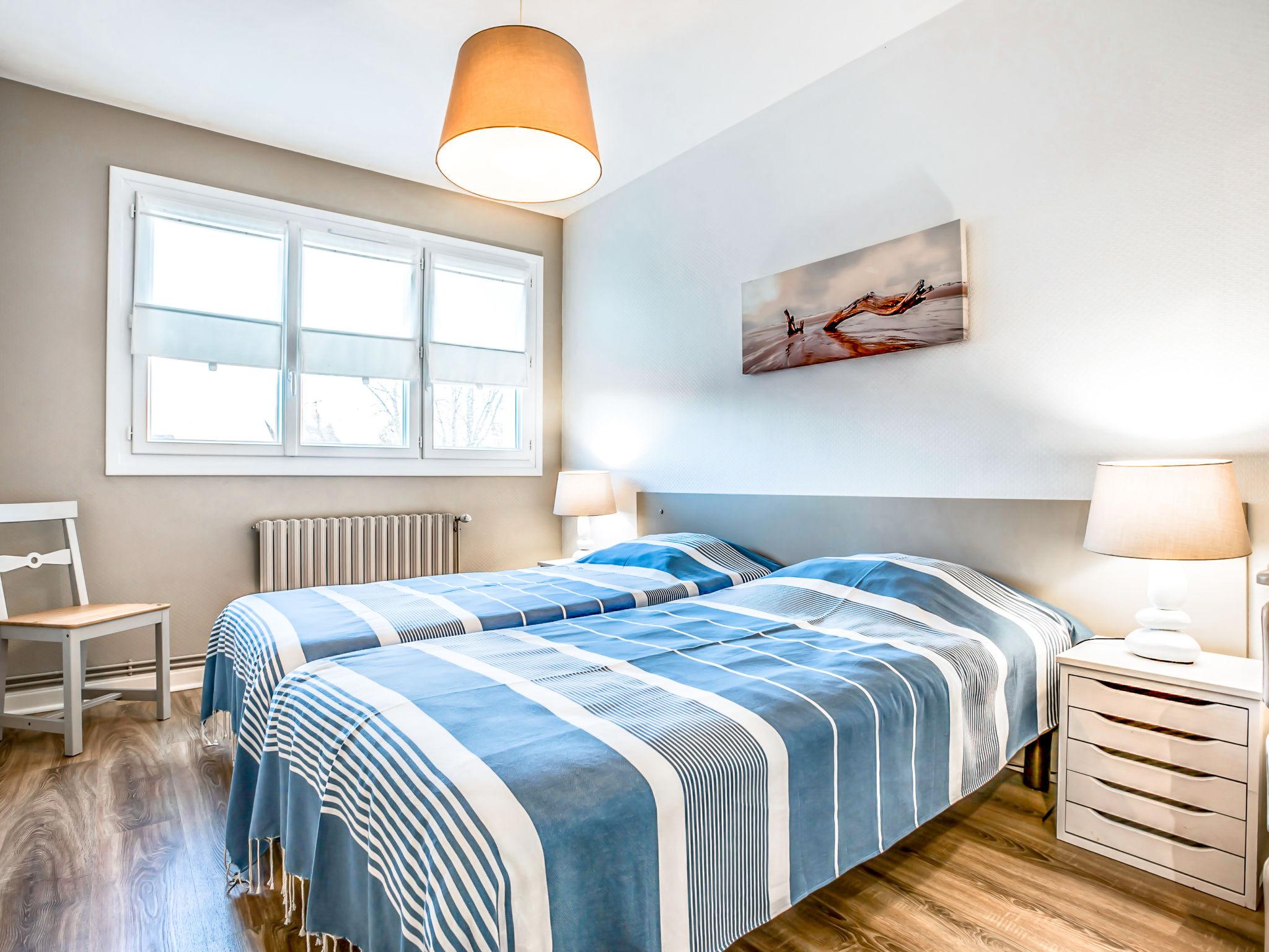 Foto 14 - Appartamento con 2 camere da letto a Carnac con giardino e vista mare