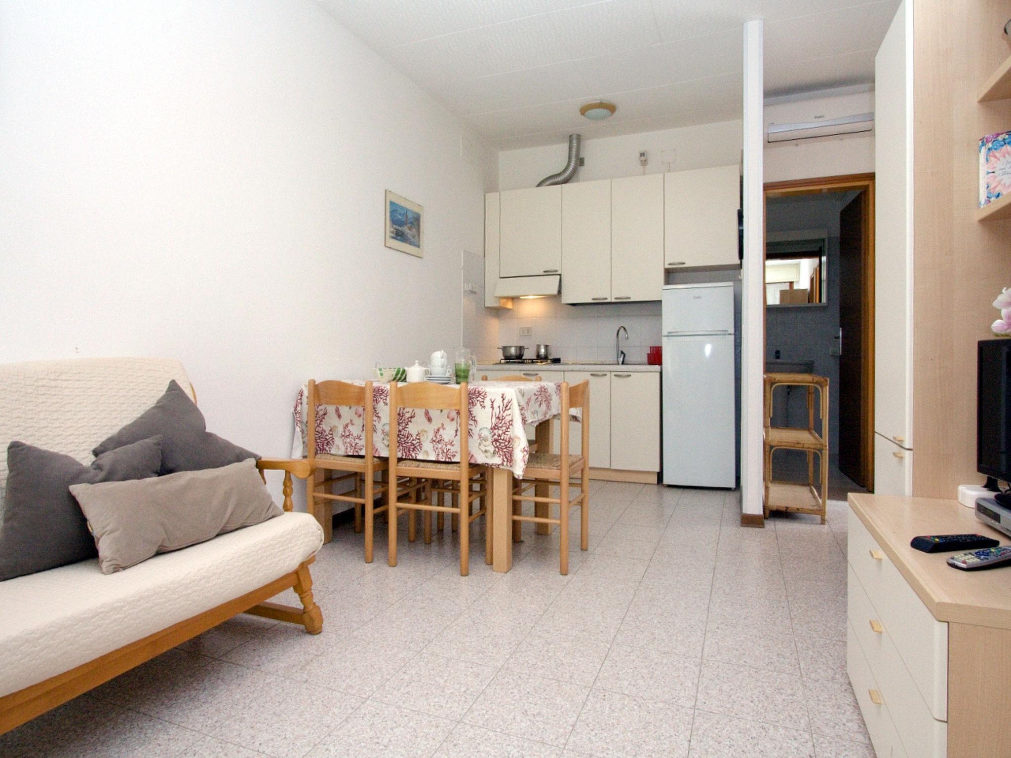 Photo 3 - 3 bedroom House in Lignano Sabbiadoro with garden and terrace