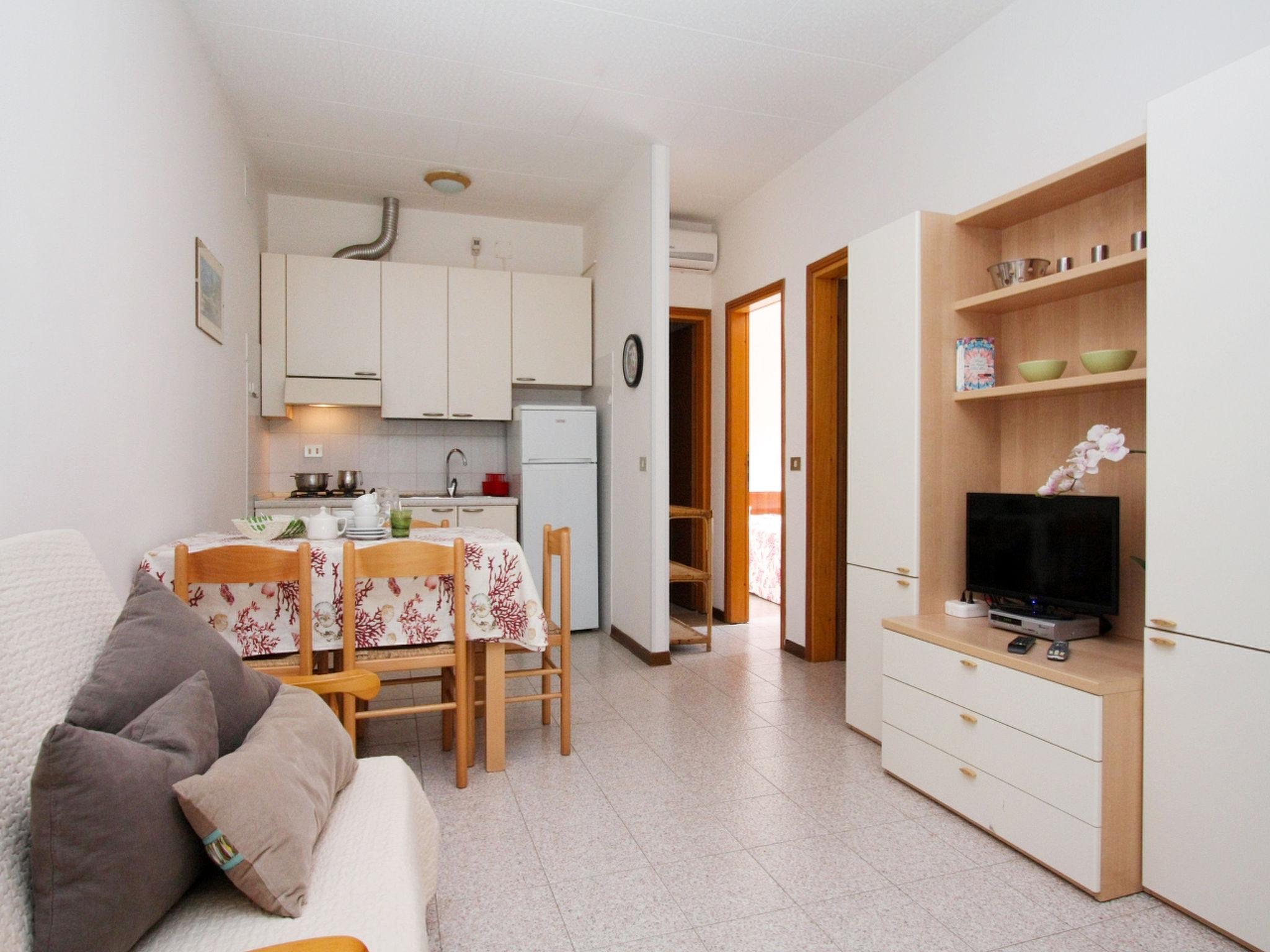 Photo 2 - 3 bedroom House in Lignano Sabbiadoro with garden and terrace