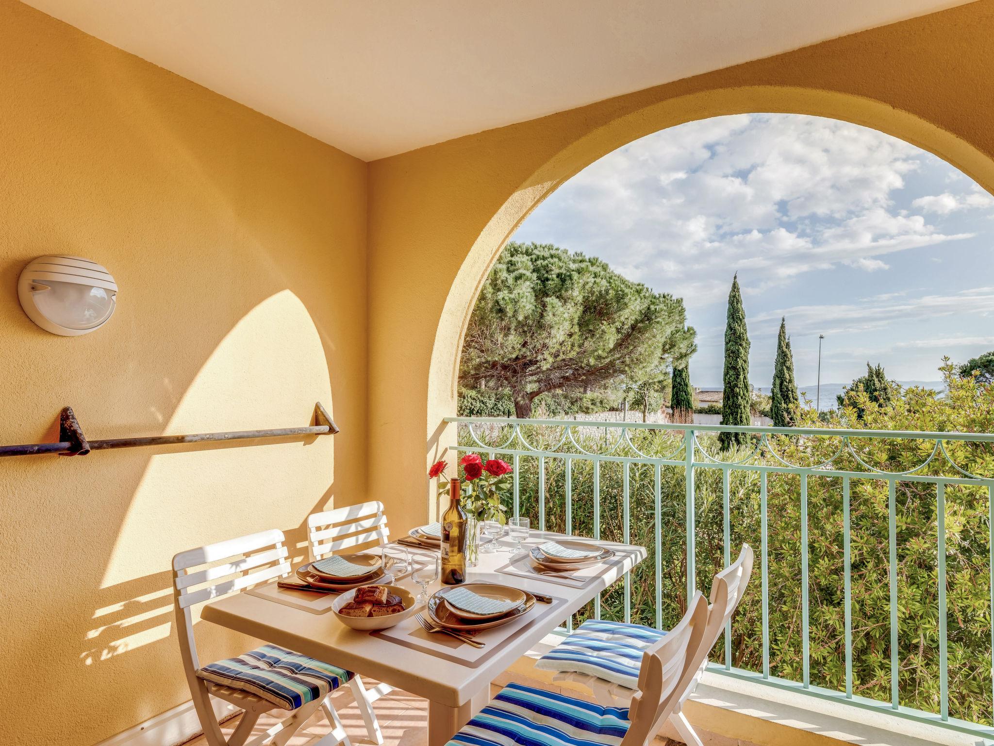 Photo 1 - Appartement de 1 chambre à Roquebrune-sur-Argens avec piscine et vues à la mer