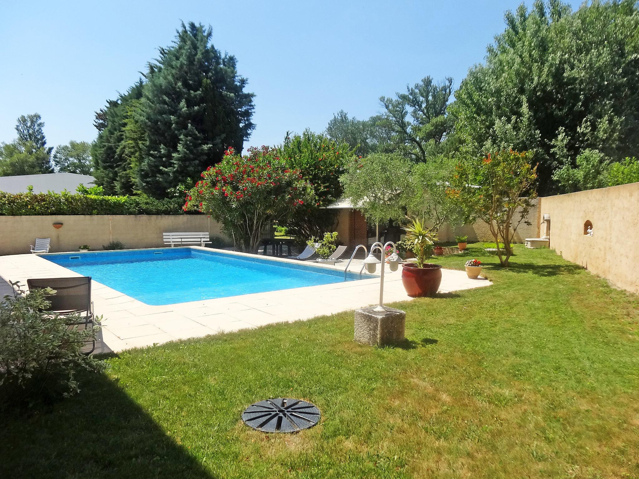 Photo 2 - Maison de 2 chambres à Noves avec piscine privée et jardin