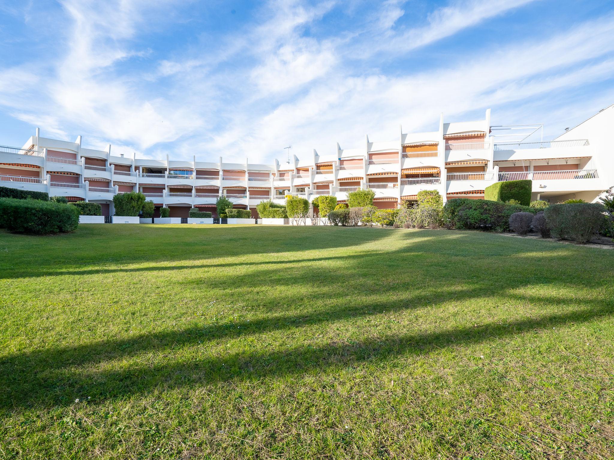 Foto 3 - Apartamento de 1 habitación en Le Grau-du-Roi con terraza y vistas al mar