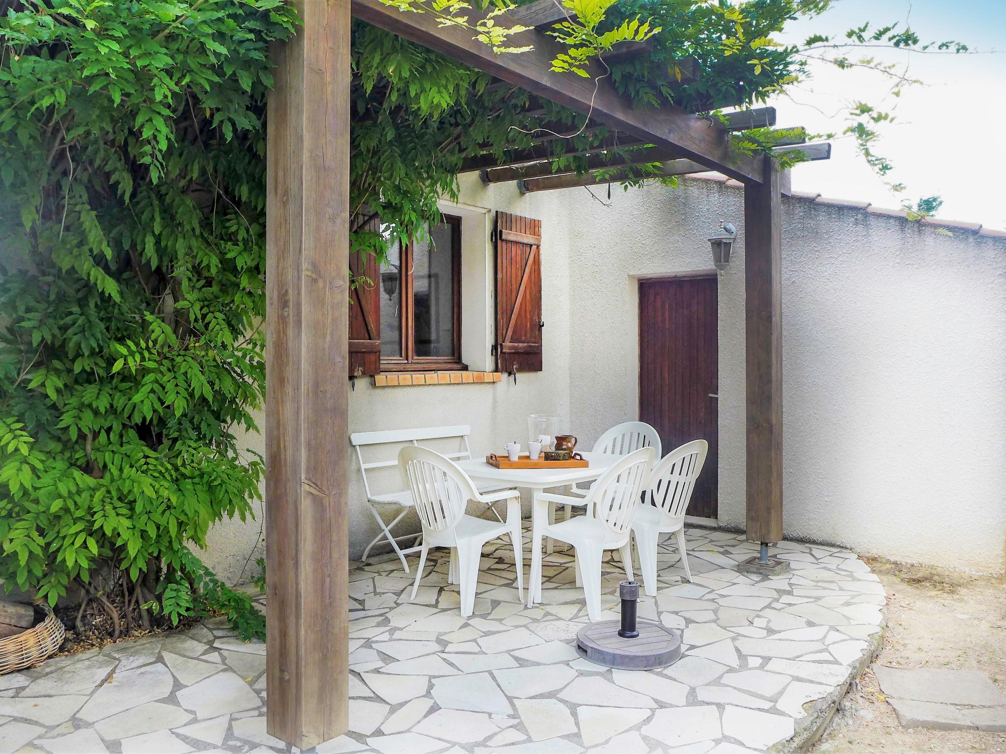 Photo 23 - 2 bedroom House in Salles-d'Aude with garden and terrace