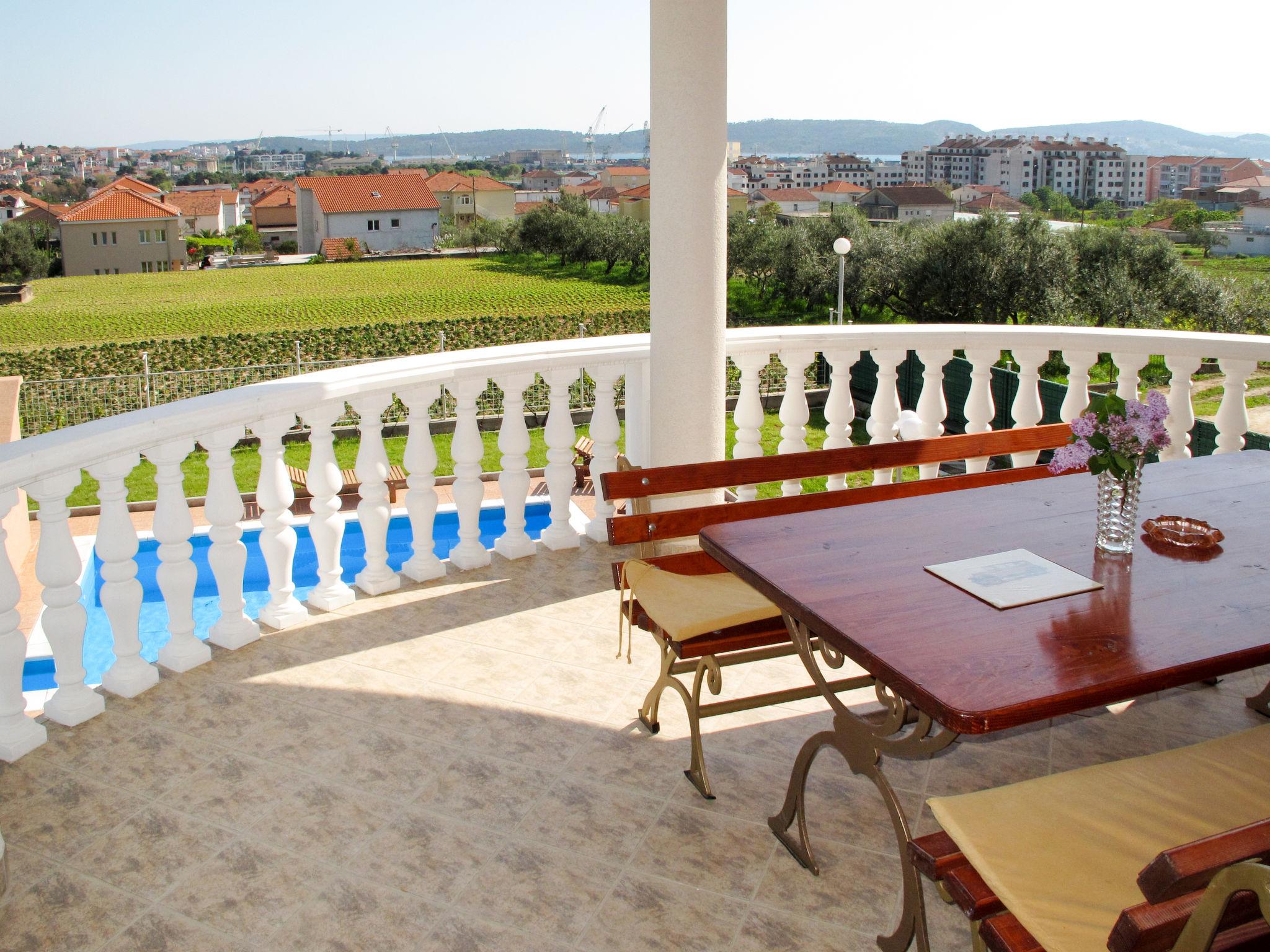 Photo 18 - 3 bedroom Apartment in Trogir with swimming pool and sea view