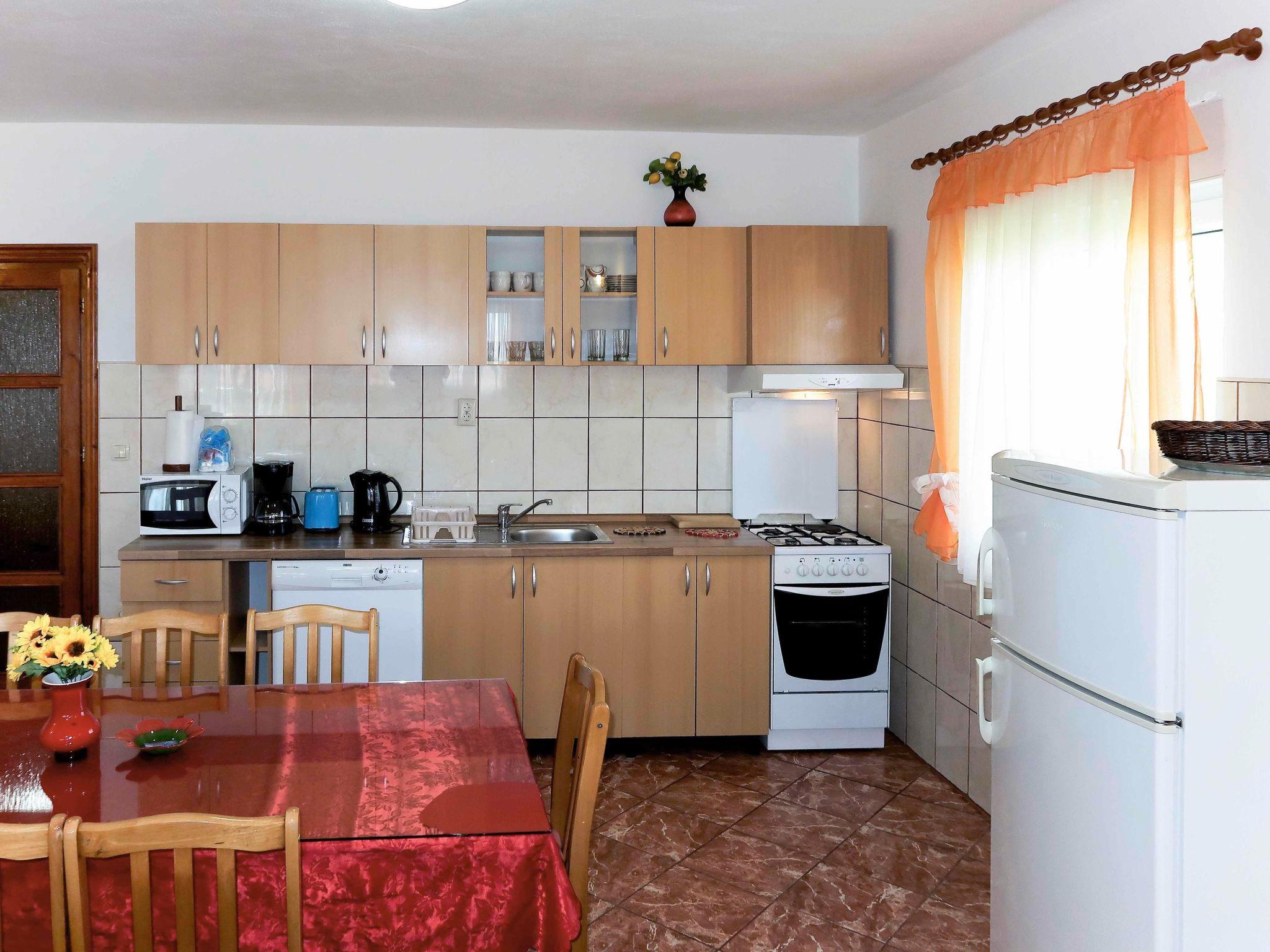Foto 6 - Apartamento de 3 quartos em Trogir com piscina e vistas do mar