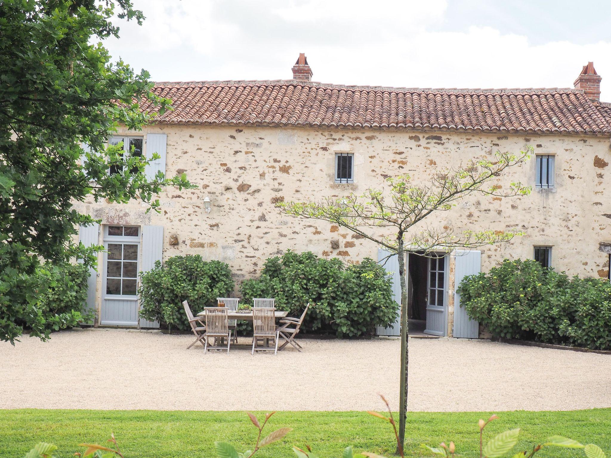 Foto 3 - Haus mit 3 Schlafzimmern in Saint-Laurent-de-la-Salle mit schwimmbad und garten