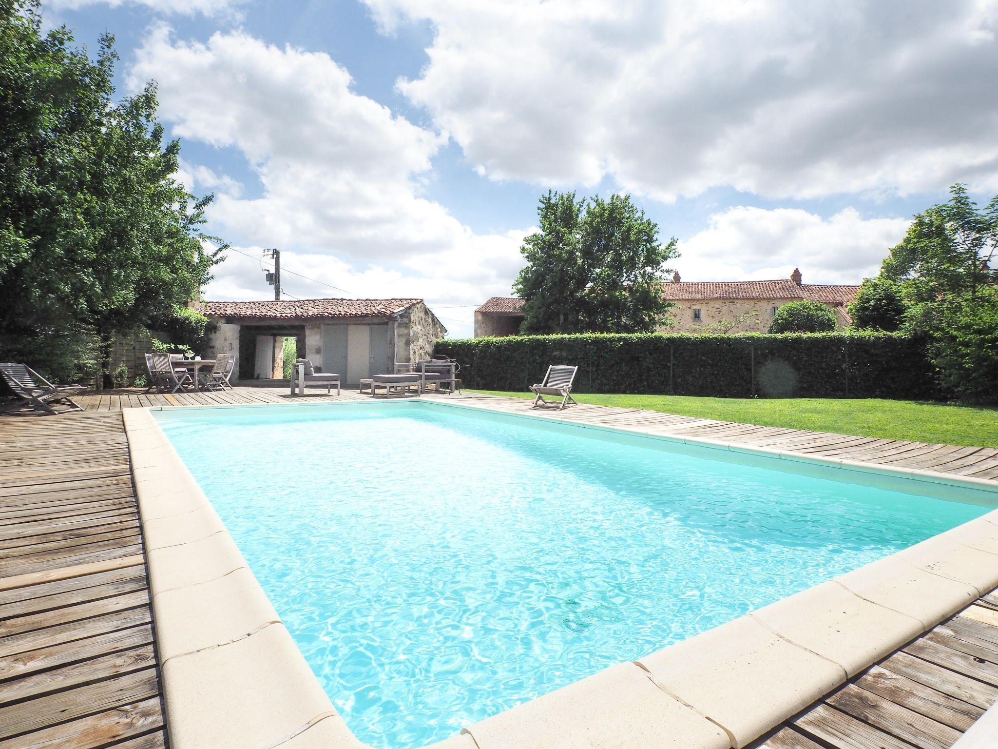 Foto 2 - Casa de 3 habitaciones en Saint-Laurent-de-la-Salle con piscina y jardín