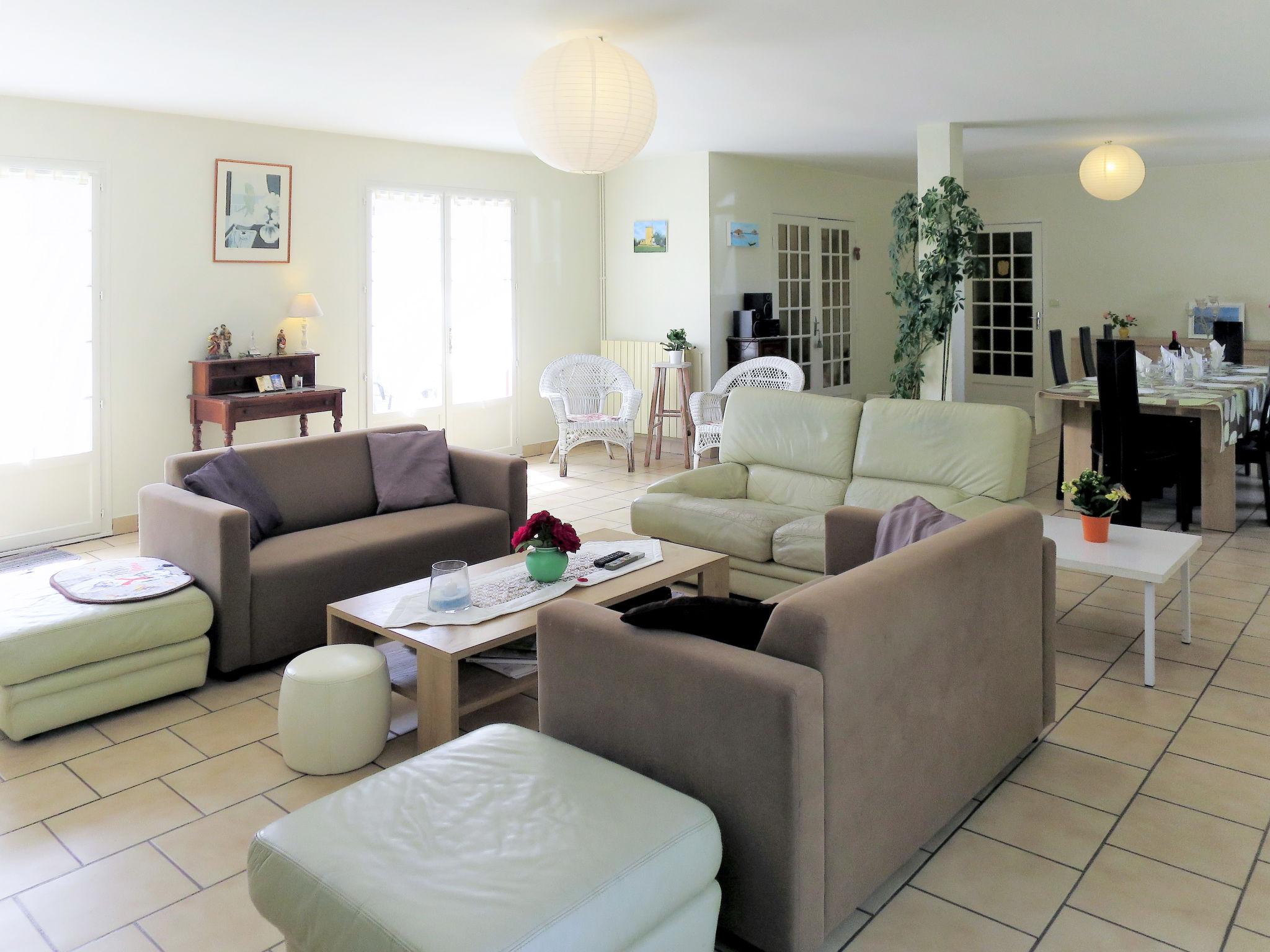 Photo 3 - Maison de 2 chambres à Gaillan-en-Médoc avec piscine privée et jardin