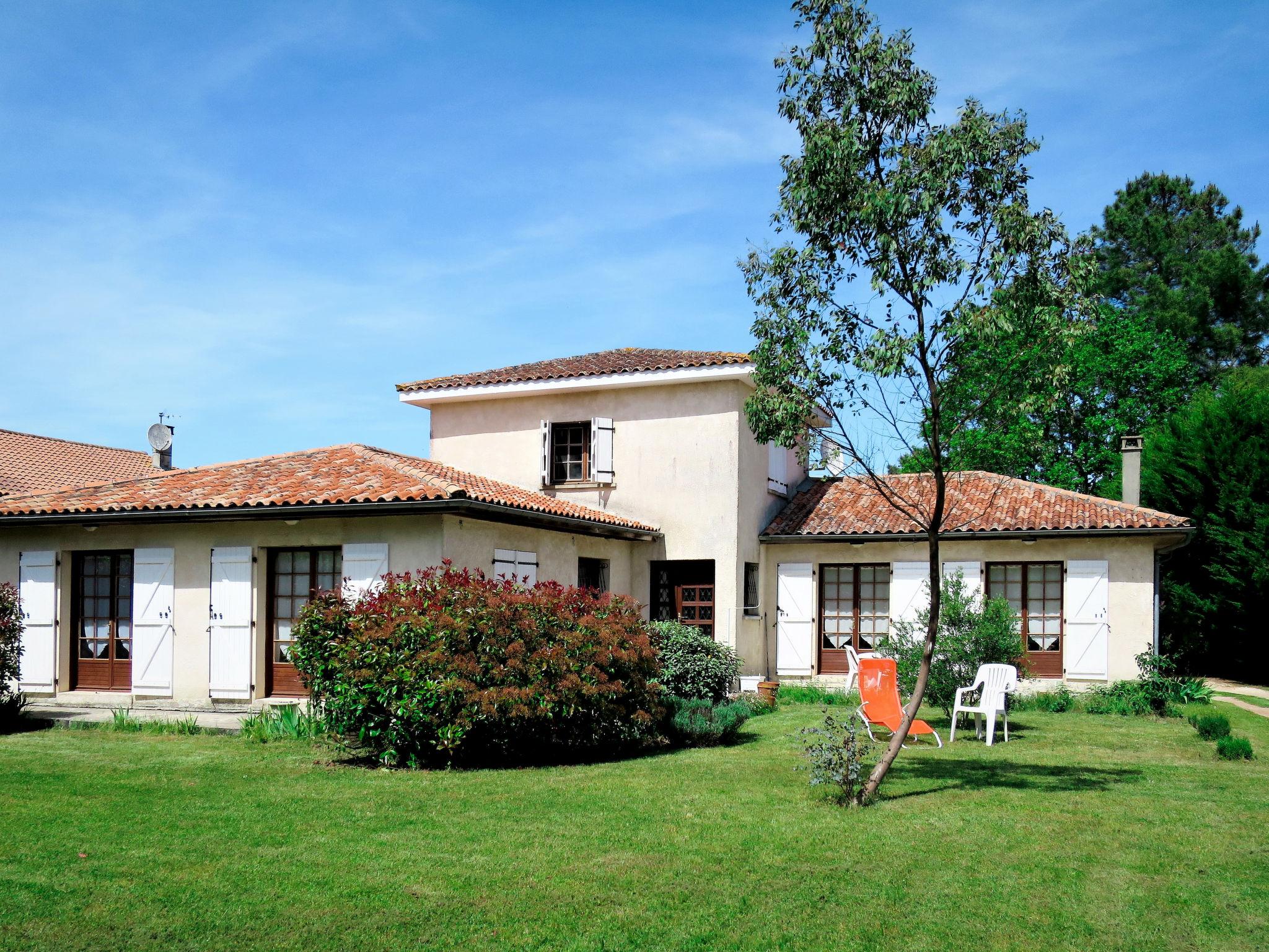 Foto 22 - Casa con 2 camere da letto a Gaillan-en-Médoc con giardino e terrazza